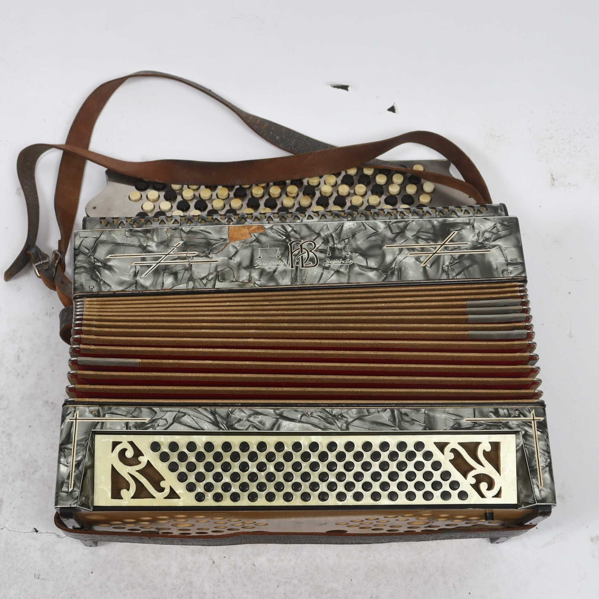 Dragspel. Repobjekt. Endast avhämtning.