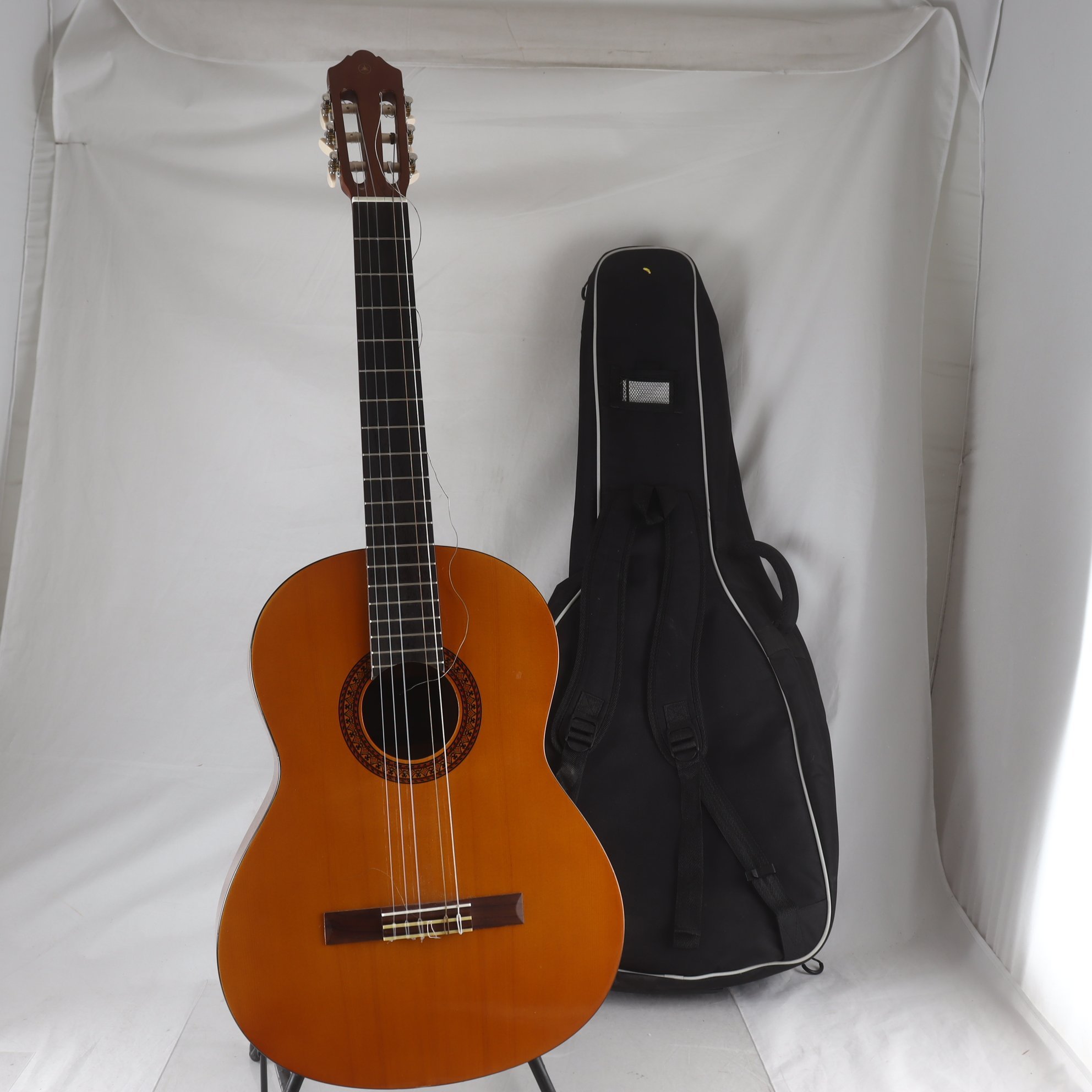 Akustisk gitarr, Yamaha C45. Endast avhämtning.