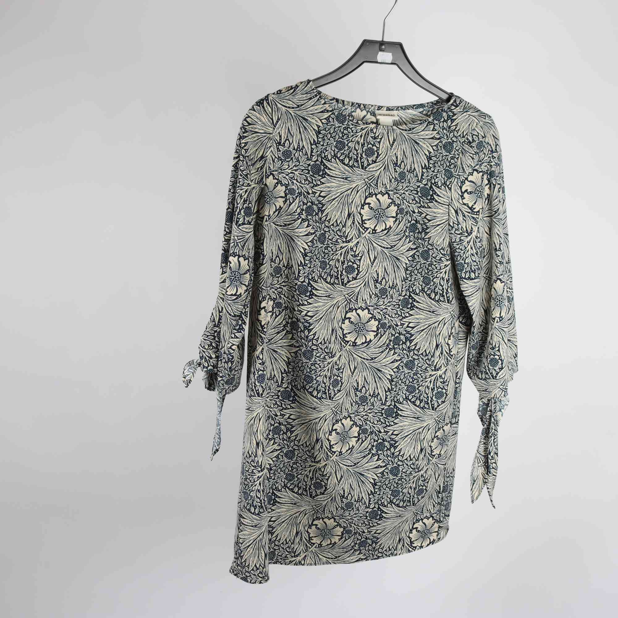 Klänning, Morris x H&M, vit, blå, stl. 36.