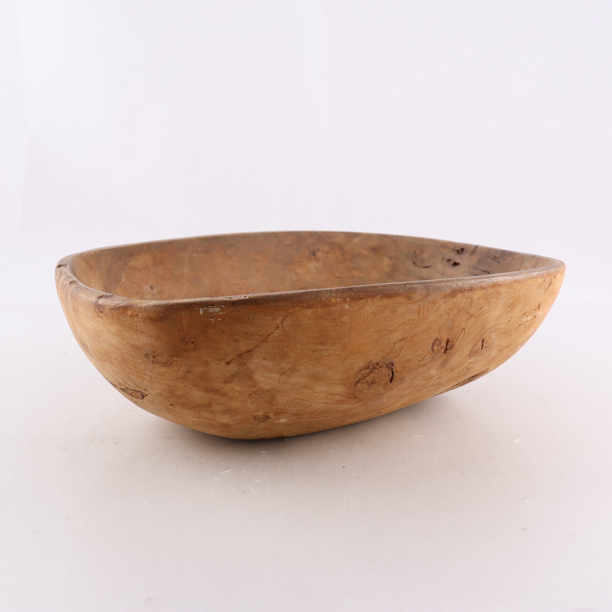 Tråg, skål, snidat trä, allmoge