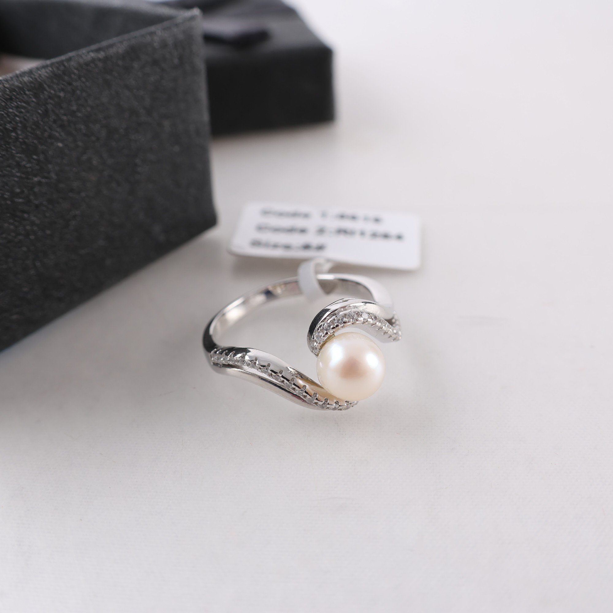 Ring, silver 925, odlad pärla, stenar, brv: 3.3g