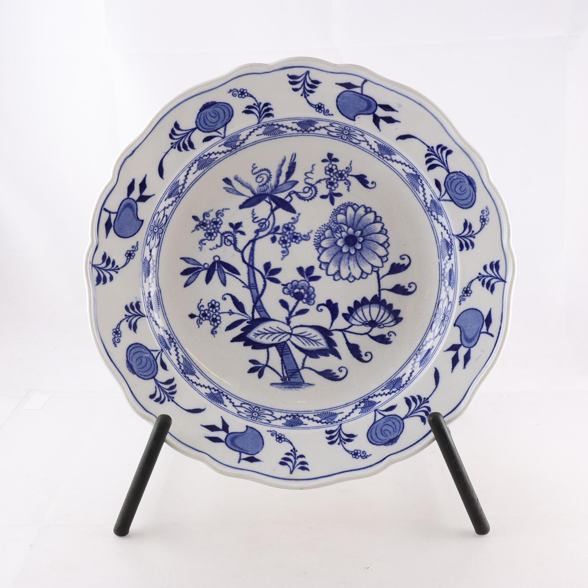 Fat, porslin, Lökmönstret, Meissen, 1800-talets andra hälft. Endast avhämtning.