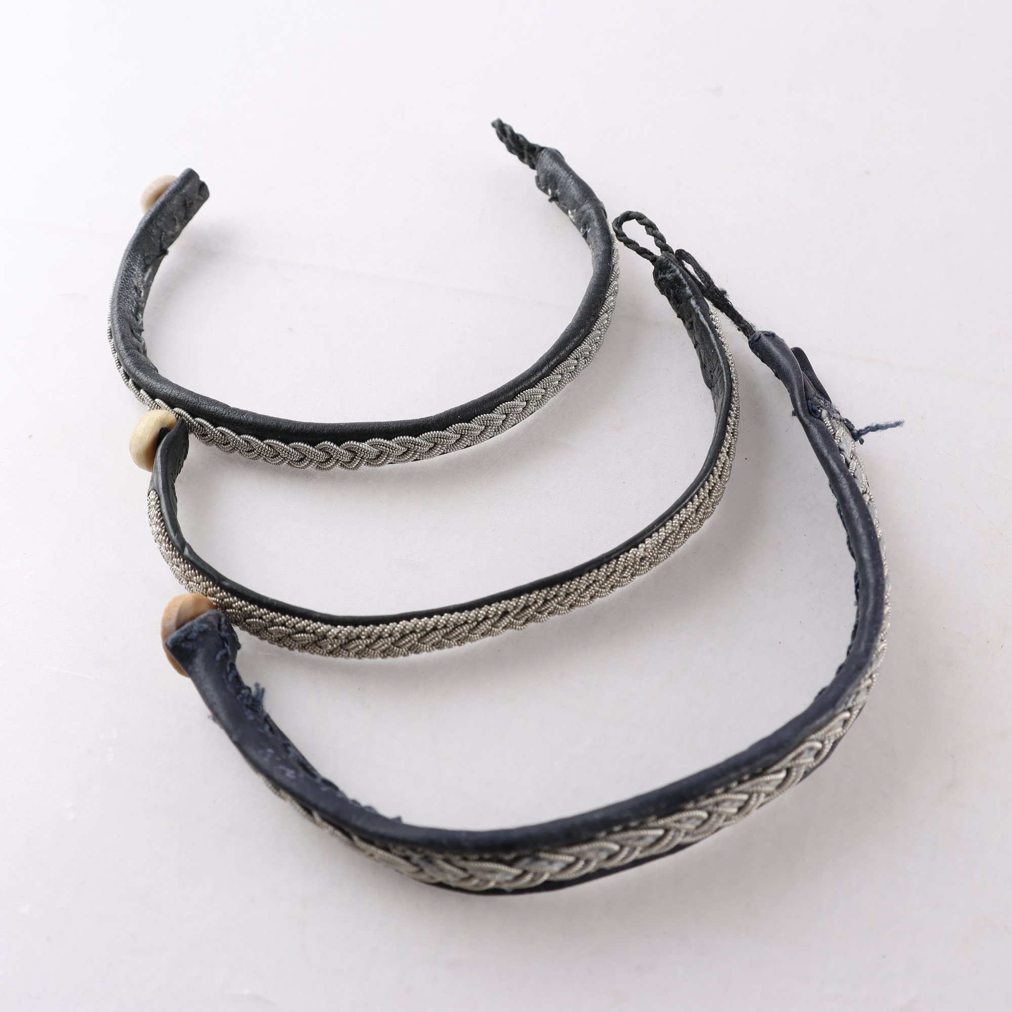 Armband, tenntråd, skinn, hantverk