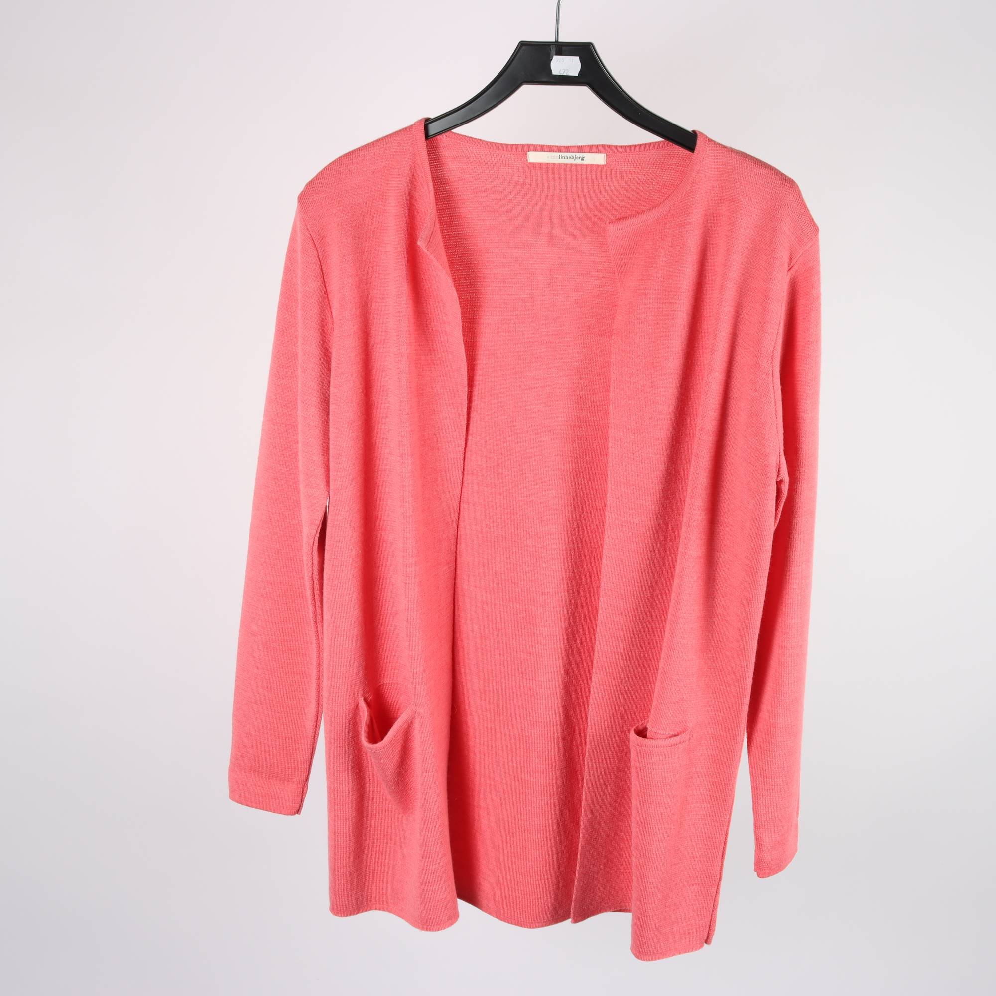 Kofta, Sibin Linnebjerg, aprikos, ull, stl. XS.