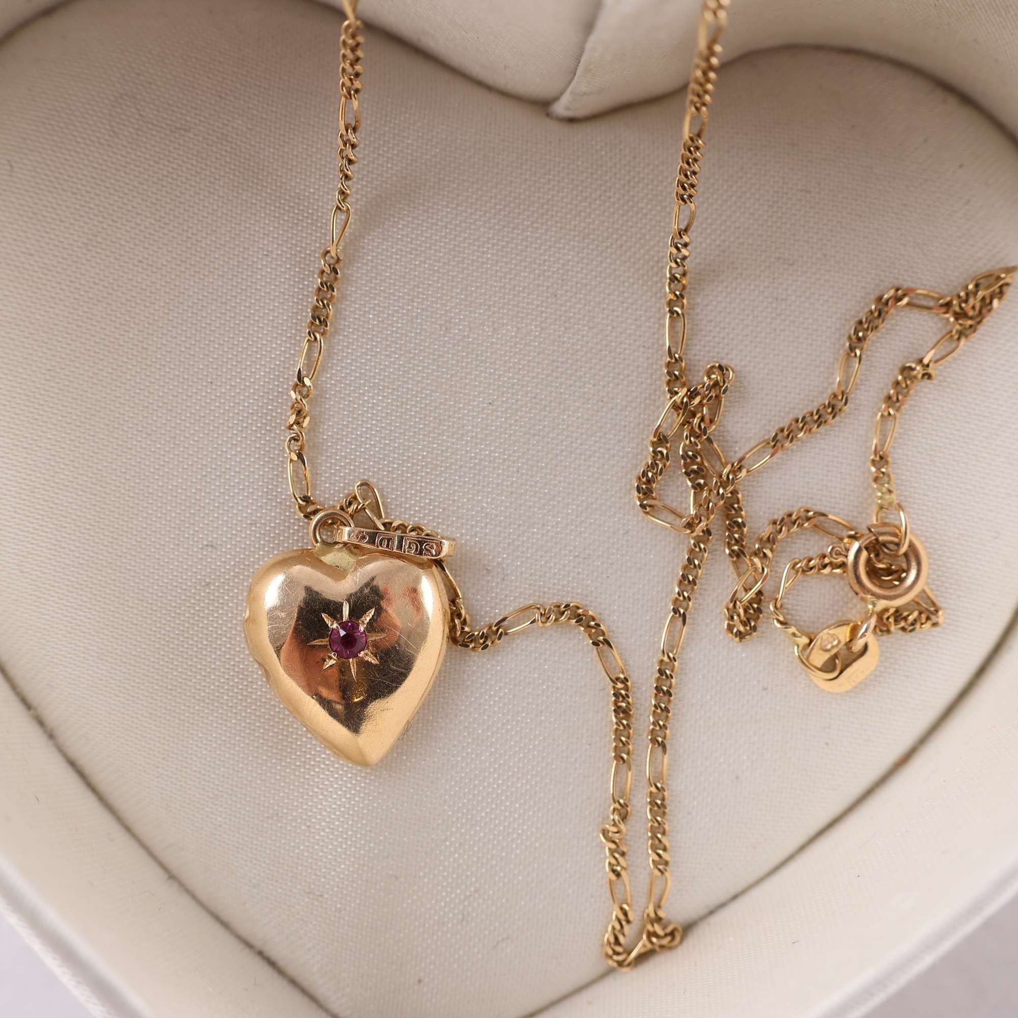 Halsband, hänge, guld 18K, rosa sten, hjärta, brv: 3g