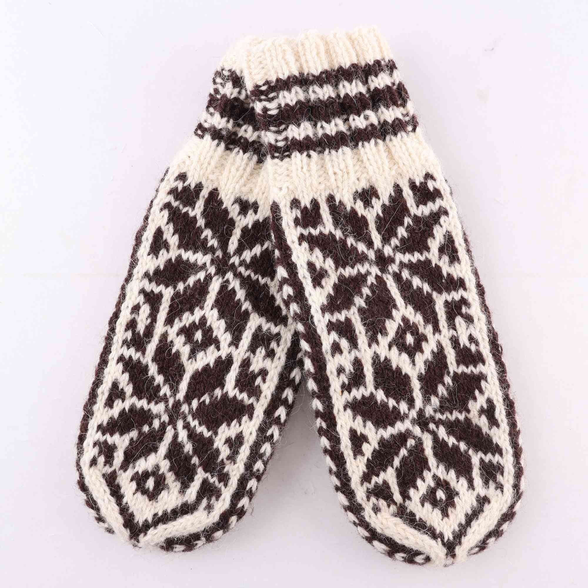 Vantar, brun, vit, ull.