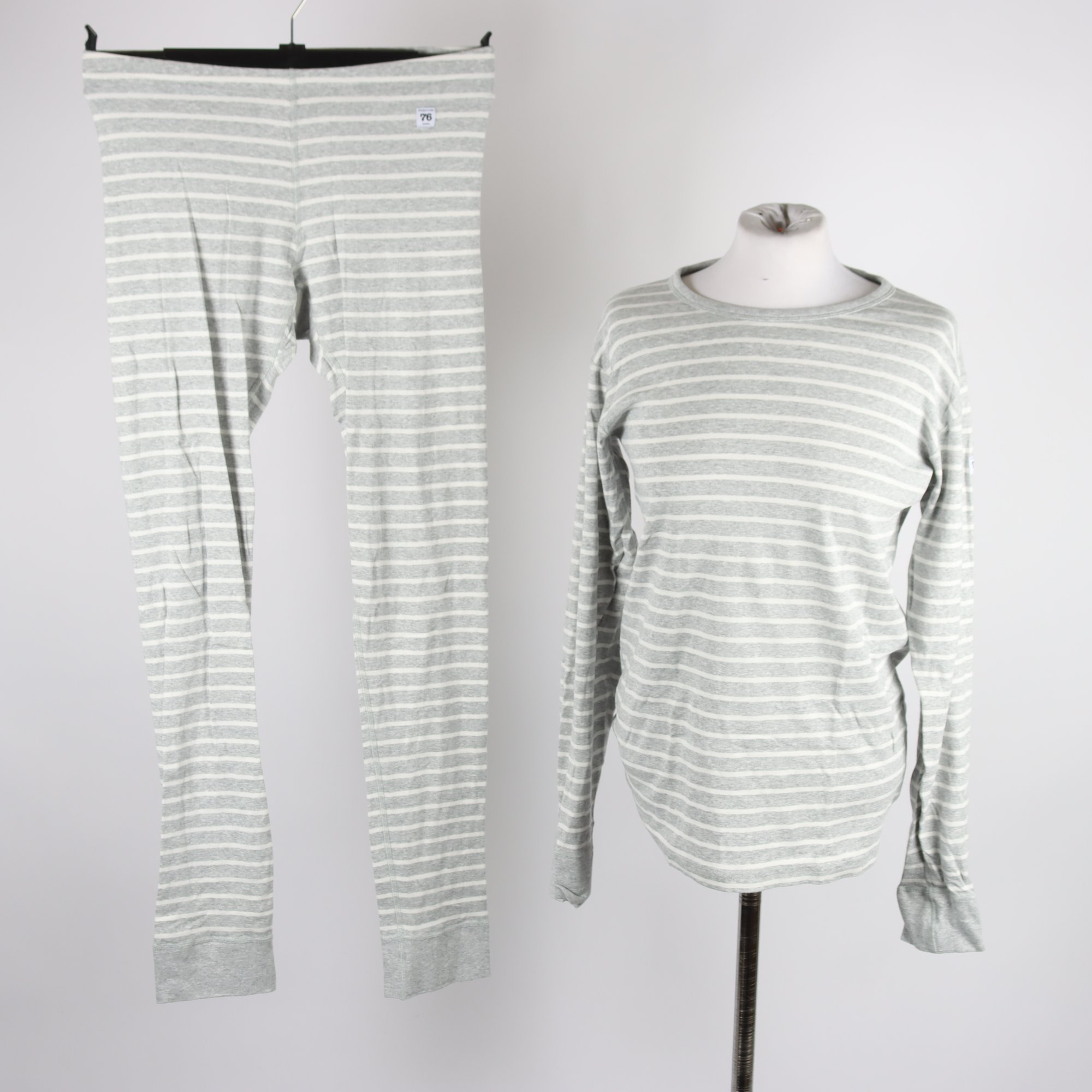 Sovplagg, Polarn O.Pyret, grå, vit, randig, stl. M