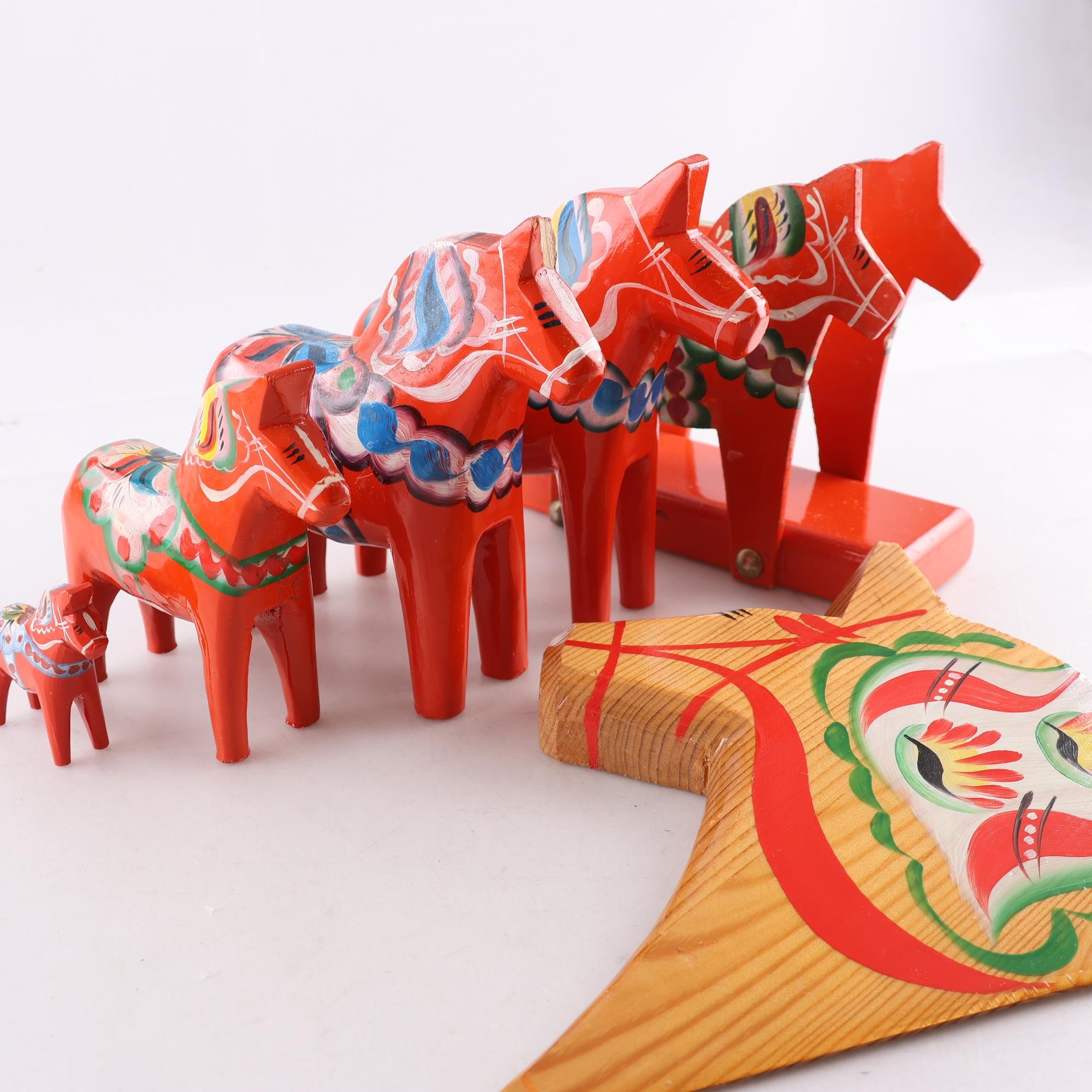 Dalahästar. väggplakett & servetthållare. Samfraktas ej.