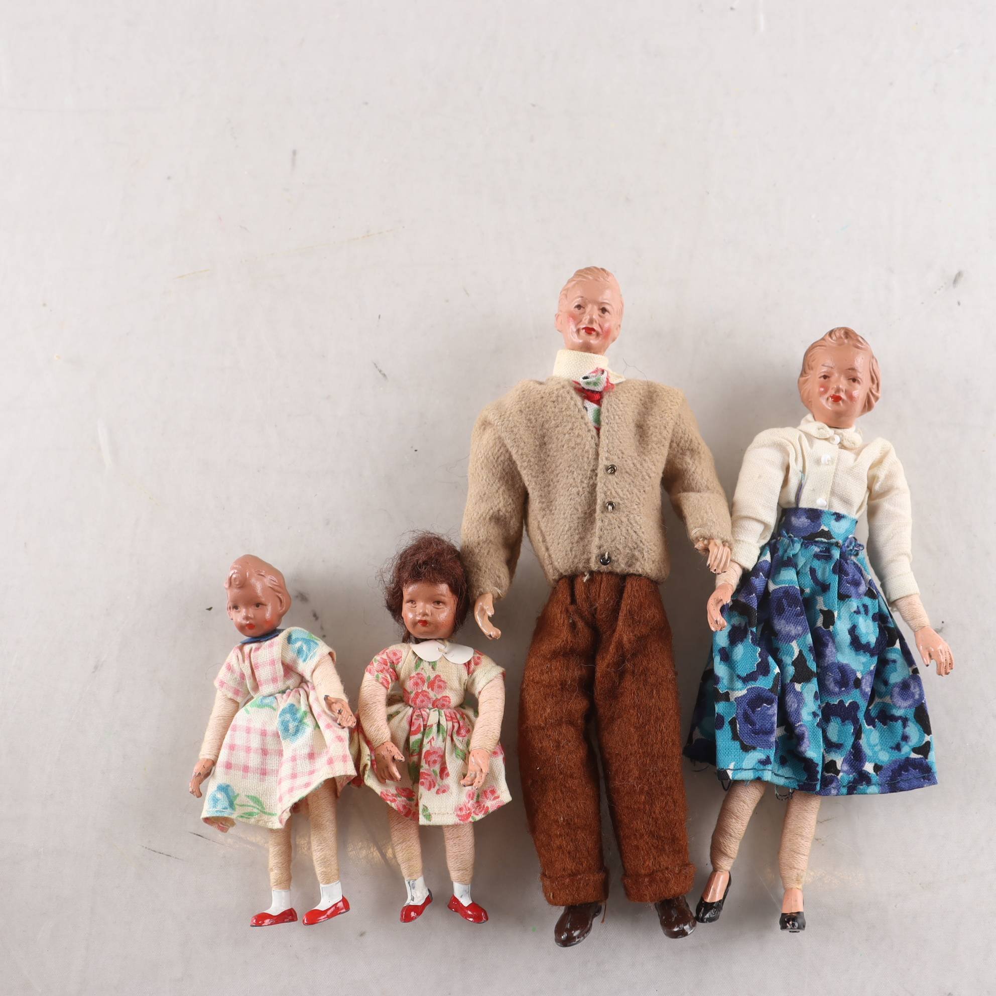 Dockor, Tyska caco, 4 st, för dockskåp, vintage.