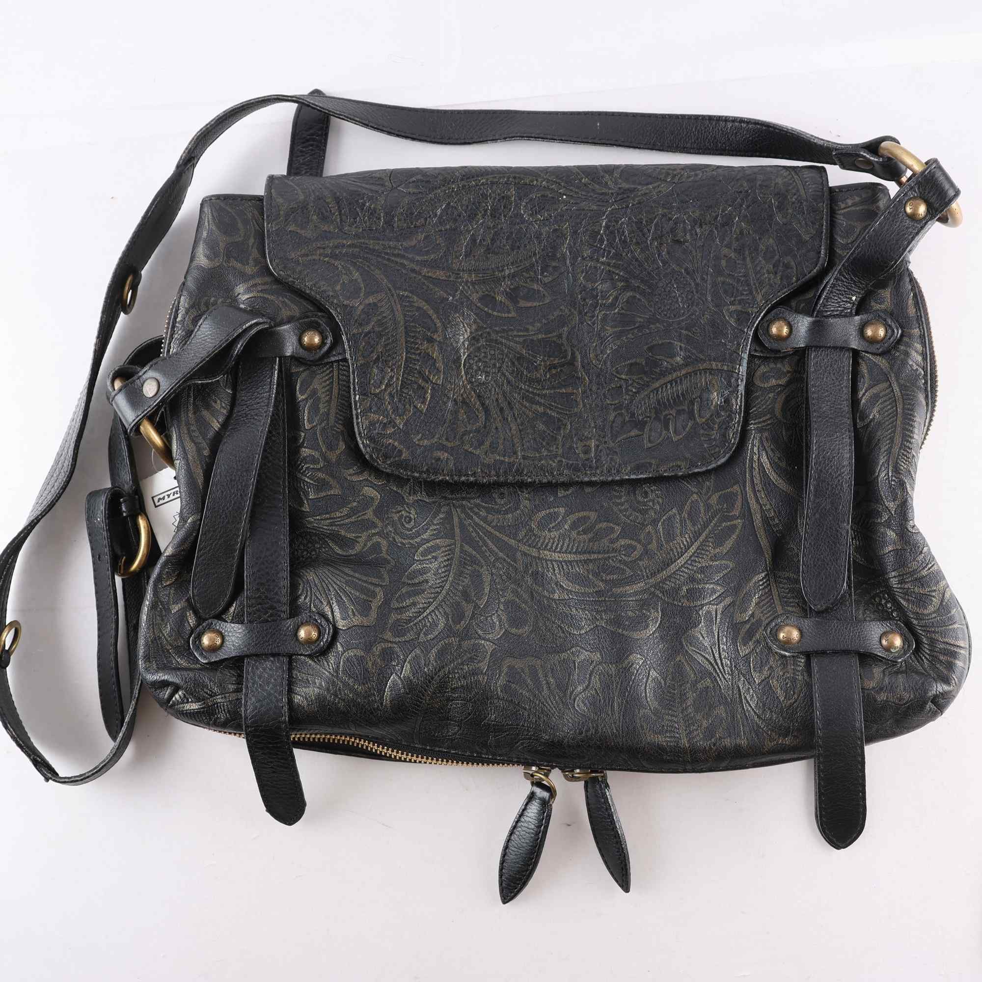 Axelremsväska, Tosca Blu, svart, guld