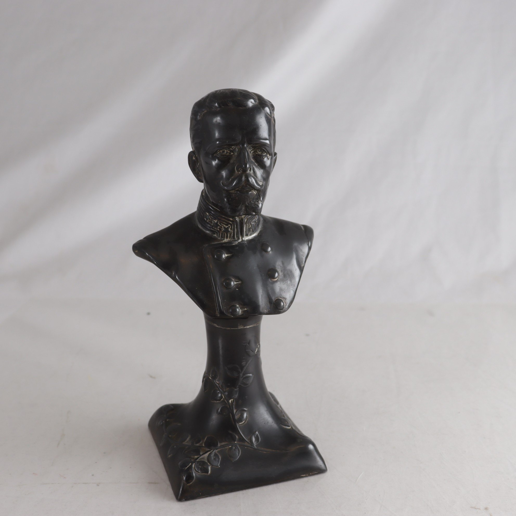 Skulptur, byst, patinerad vitmetall, Gustav V, 1900-tal