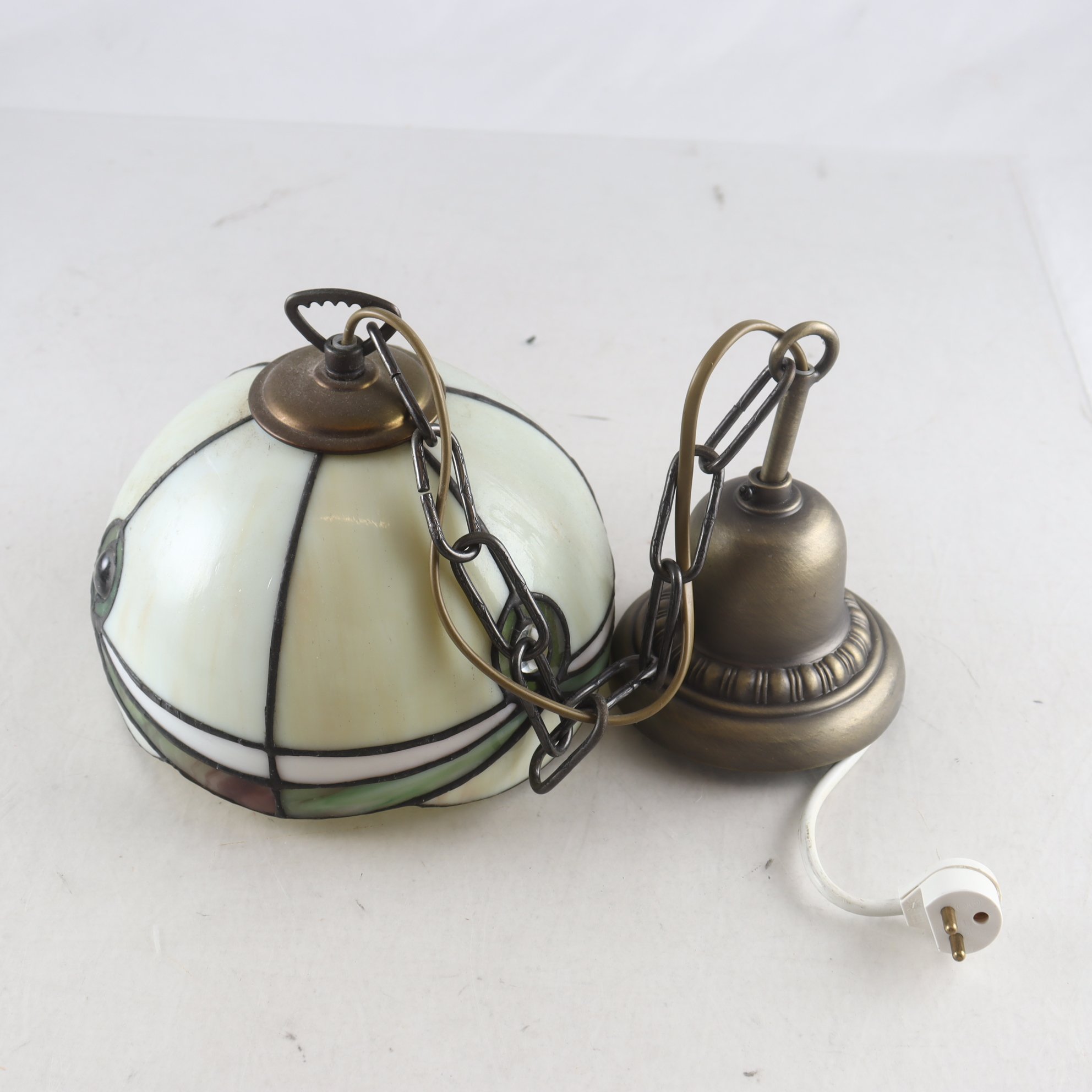 Taklampa, Tiffany style. Samfraktas ej.