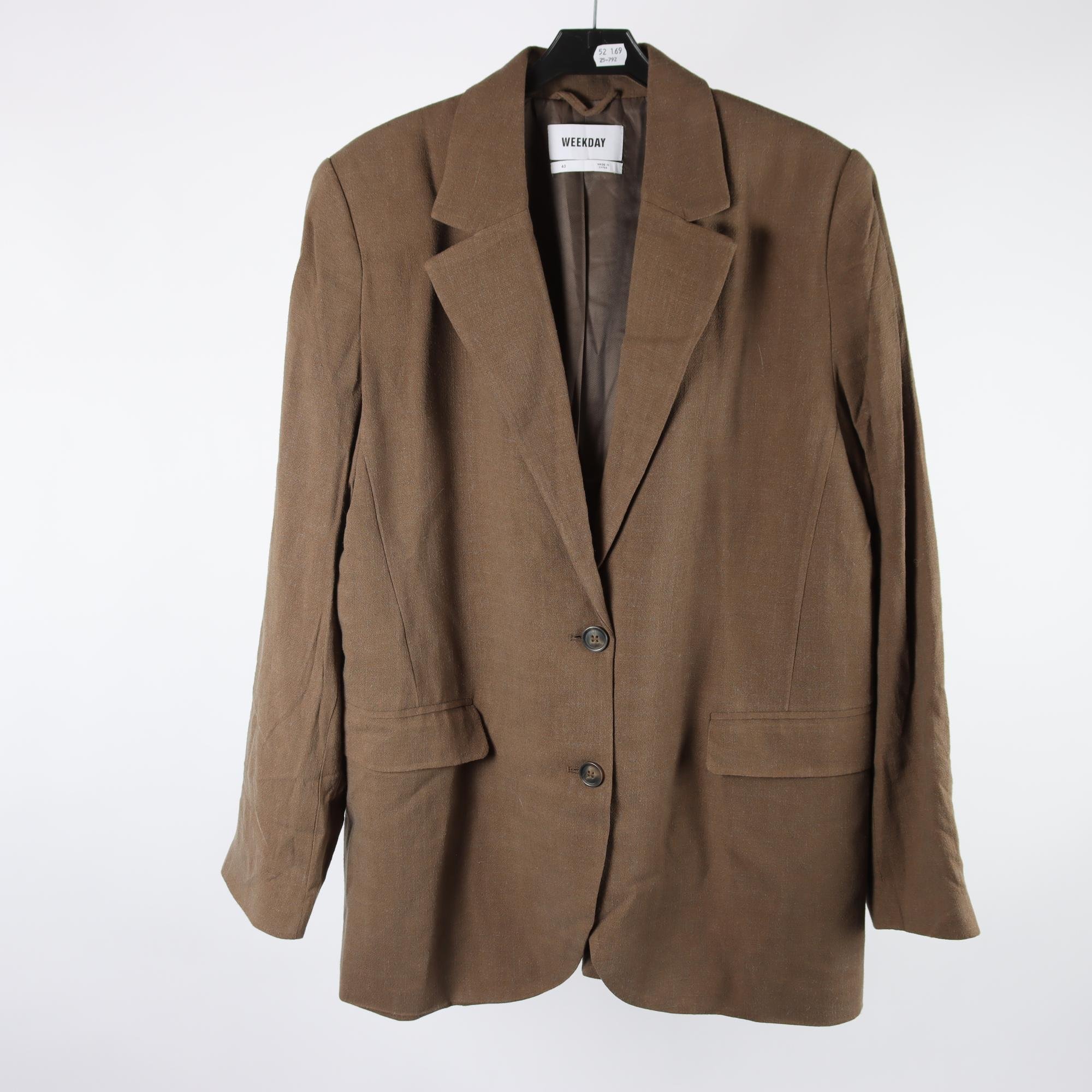 Kavaj, Weekday, stl. 40