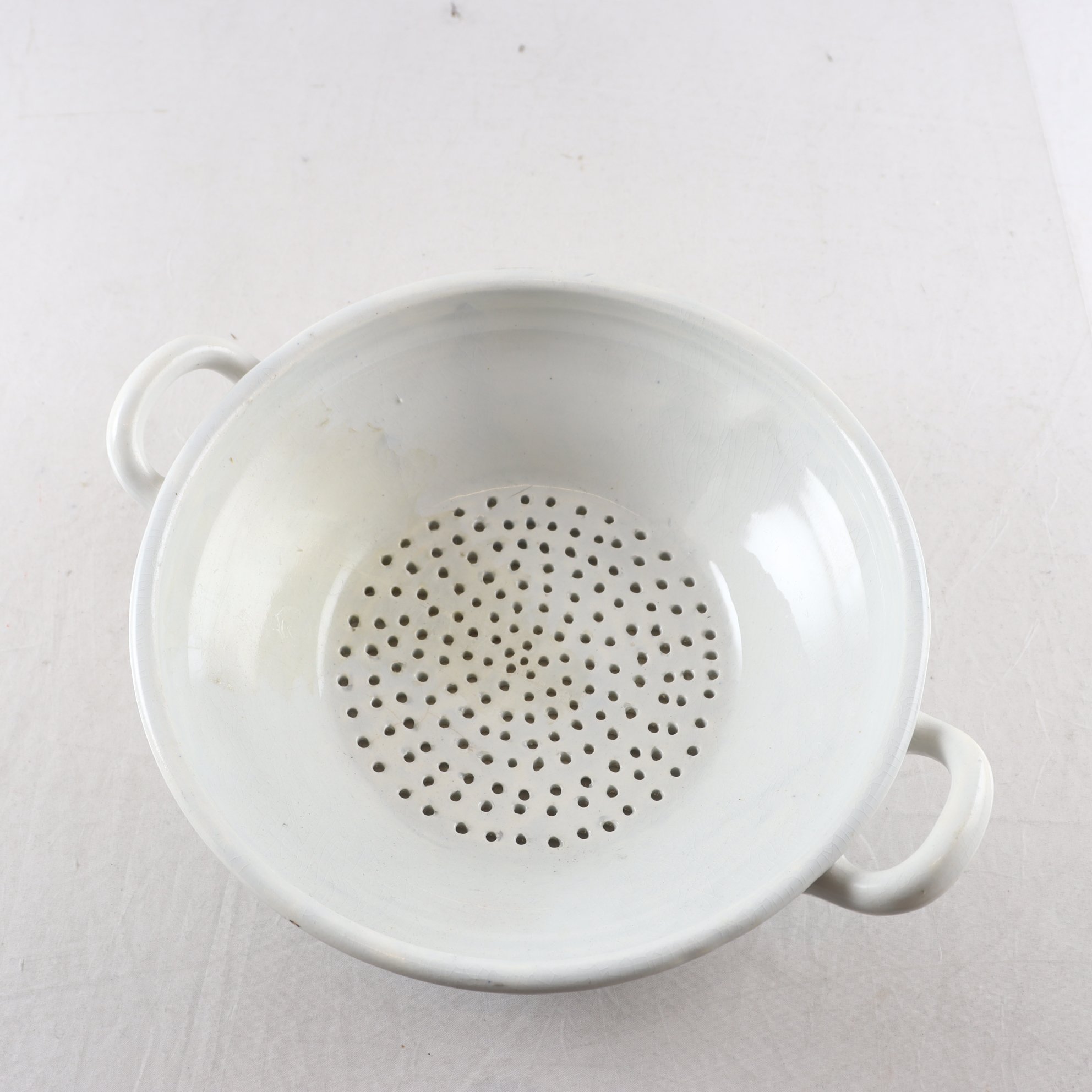 Durkslag, porslin, allmoge.