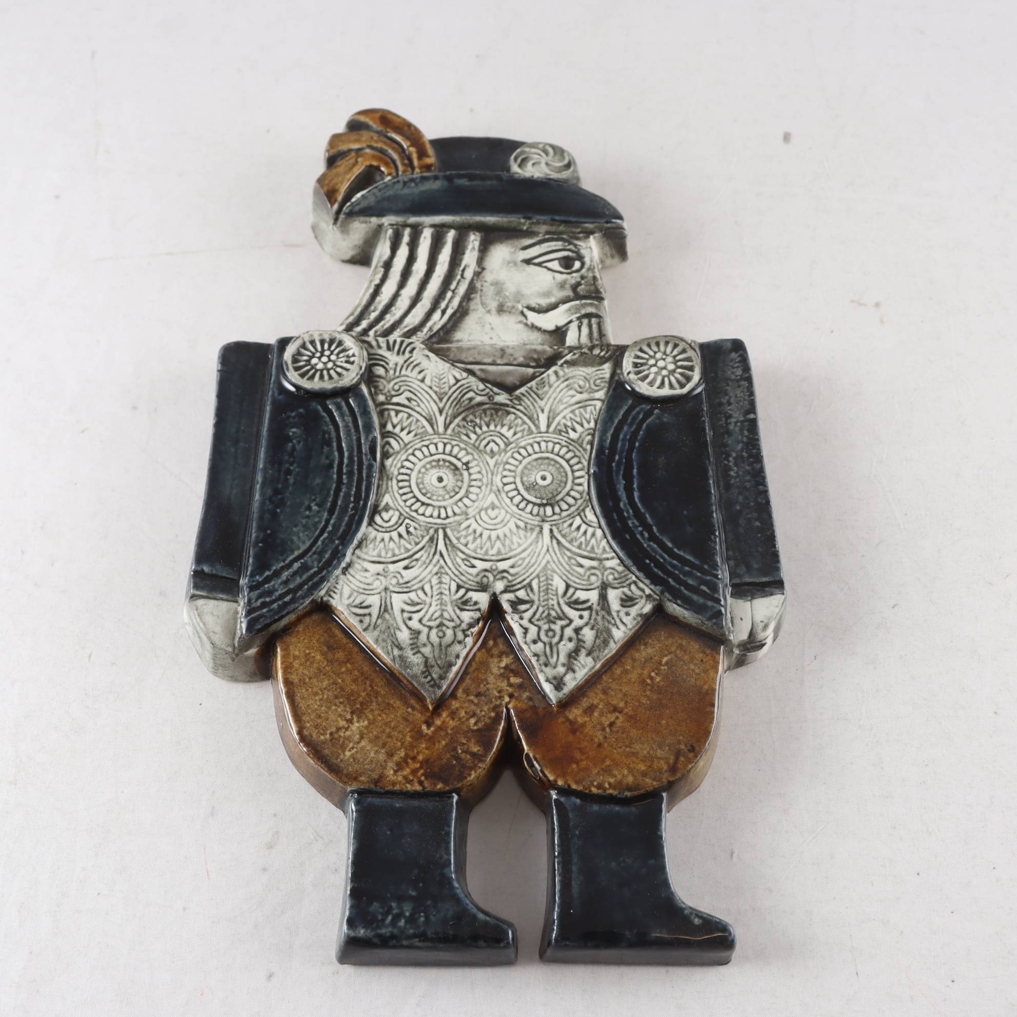 Väggrelief, keramik, Drabant 1, Lisa Larson, Gustavsberg. Samfraktas ej.