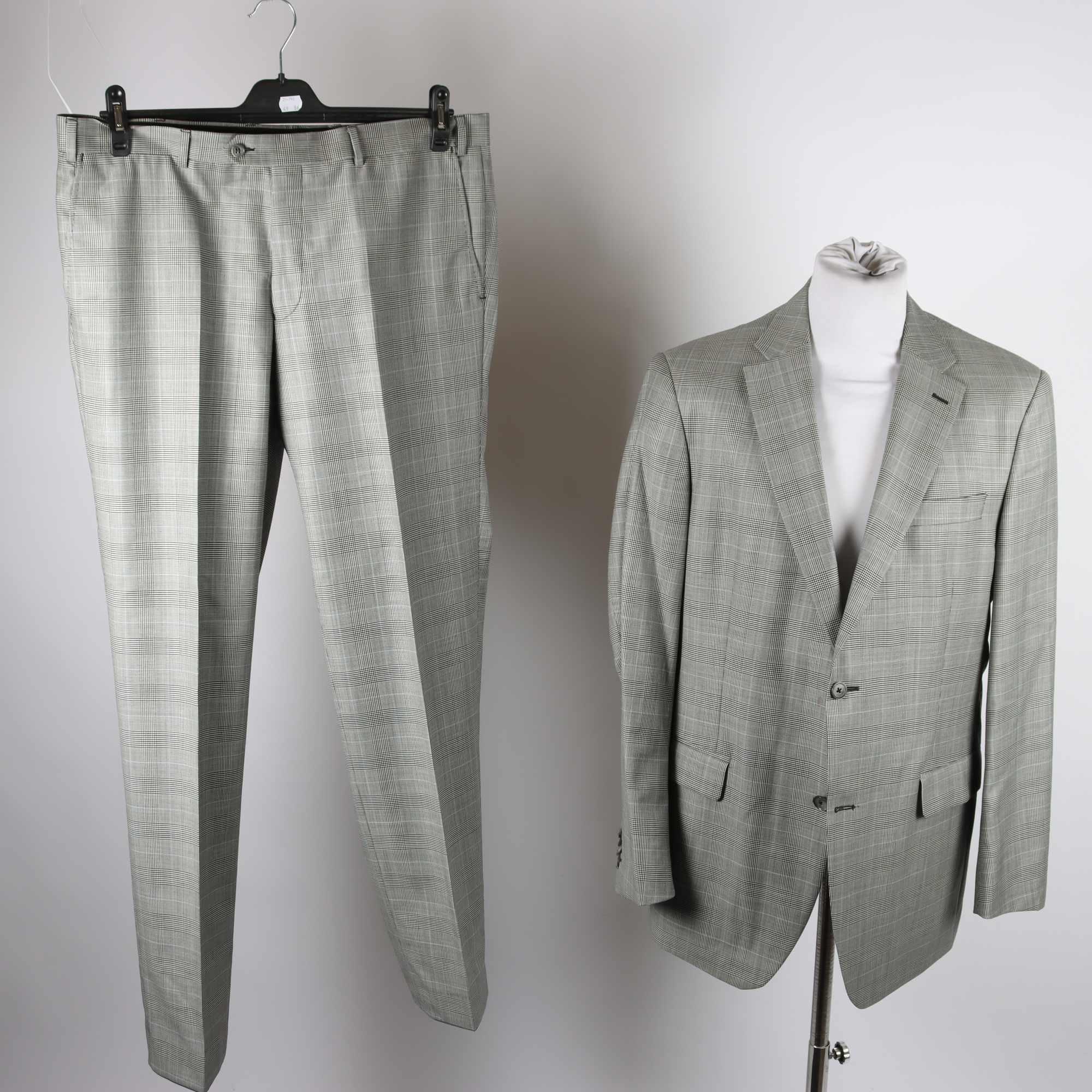 Kostym, Oscar Jacobson, rutig, grå, ull, stl. 54.