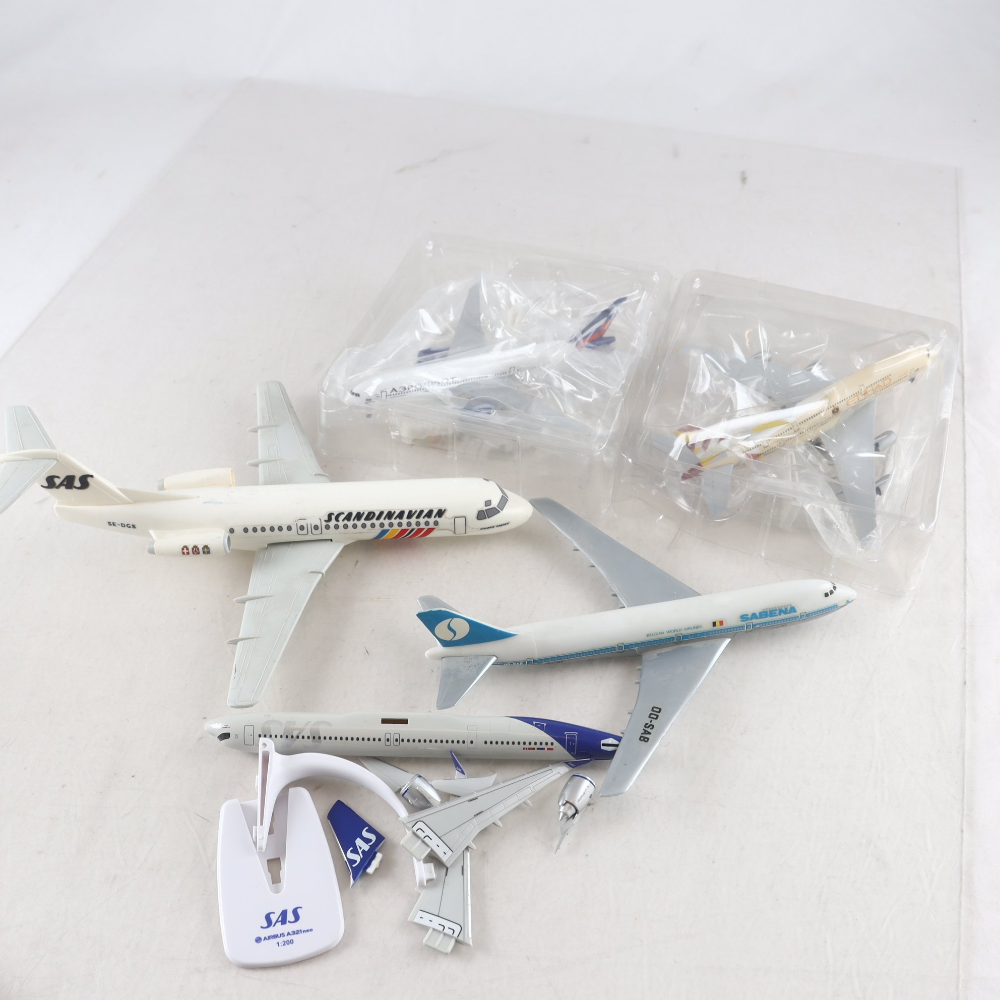 Flygplan, 5st. Samfraktas ej.