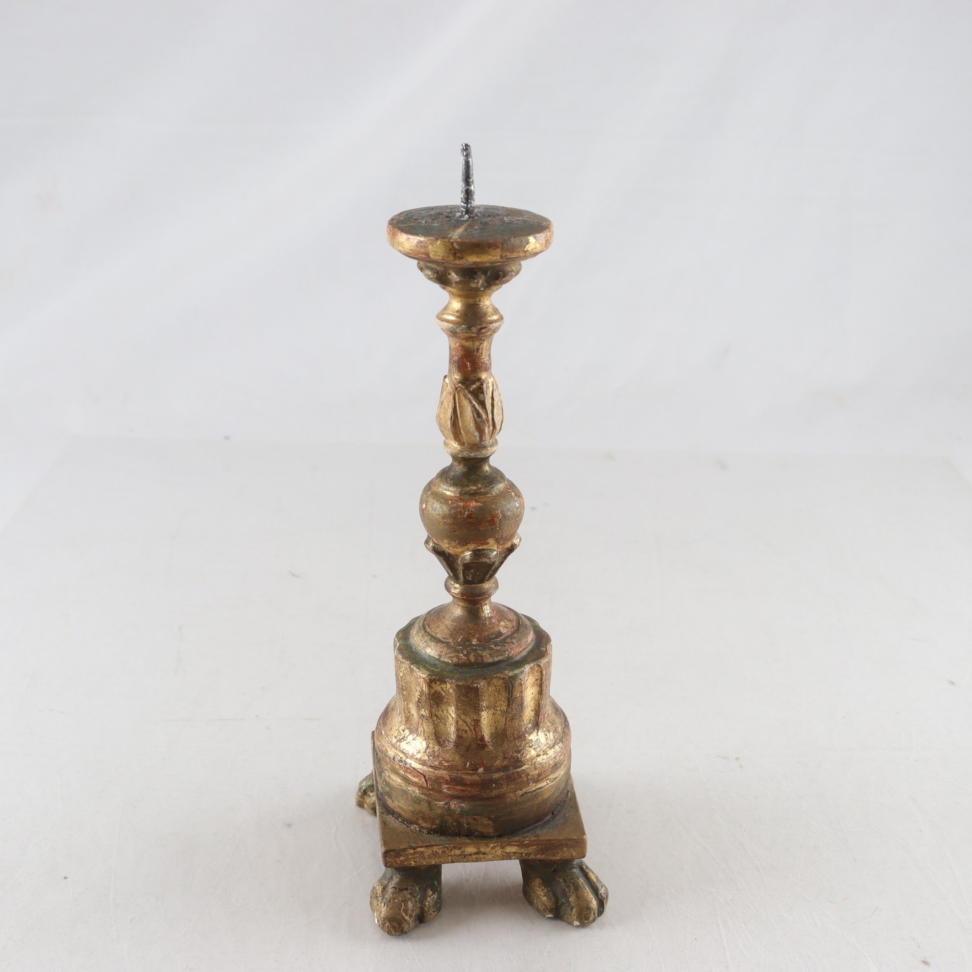 Ljusstake, snidat & bemålat trä