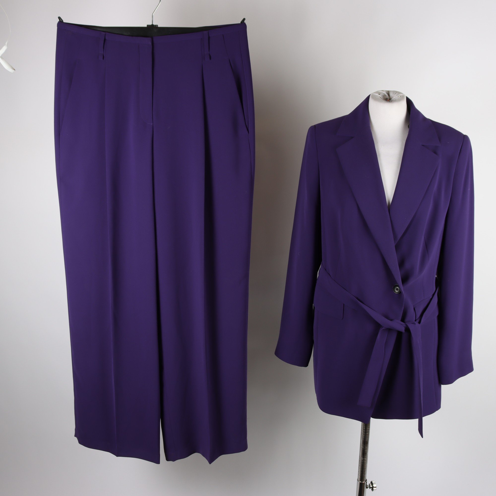 Kostym, Gerry Weber, lila, stl. 40.