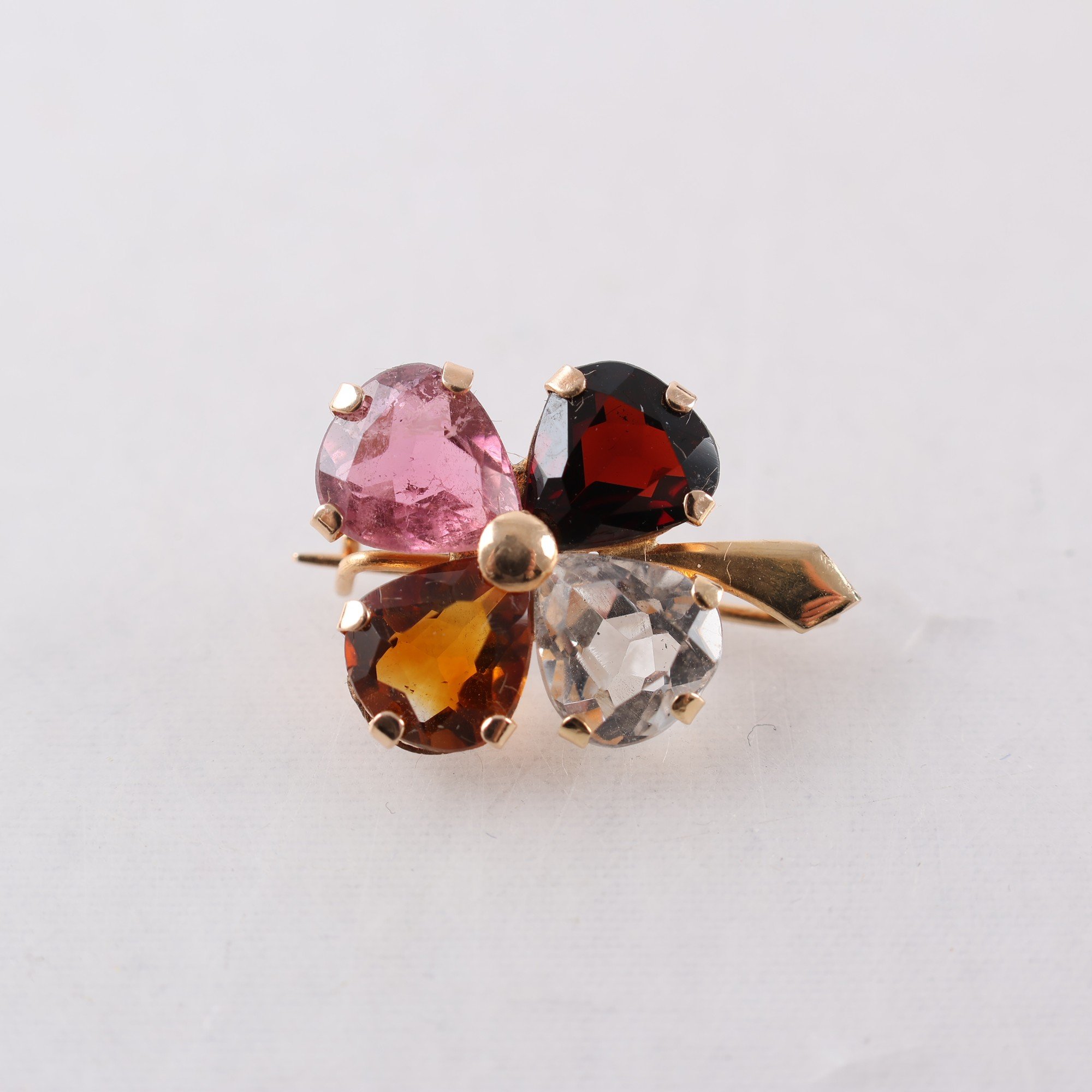 Brosch, guld 18k, färgade stenar, brv: 2.5g