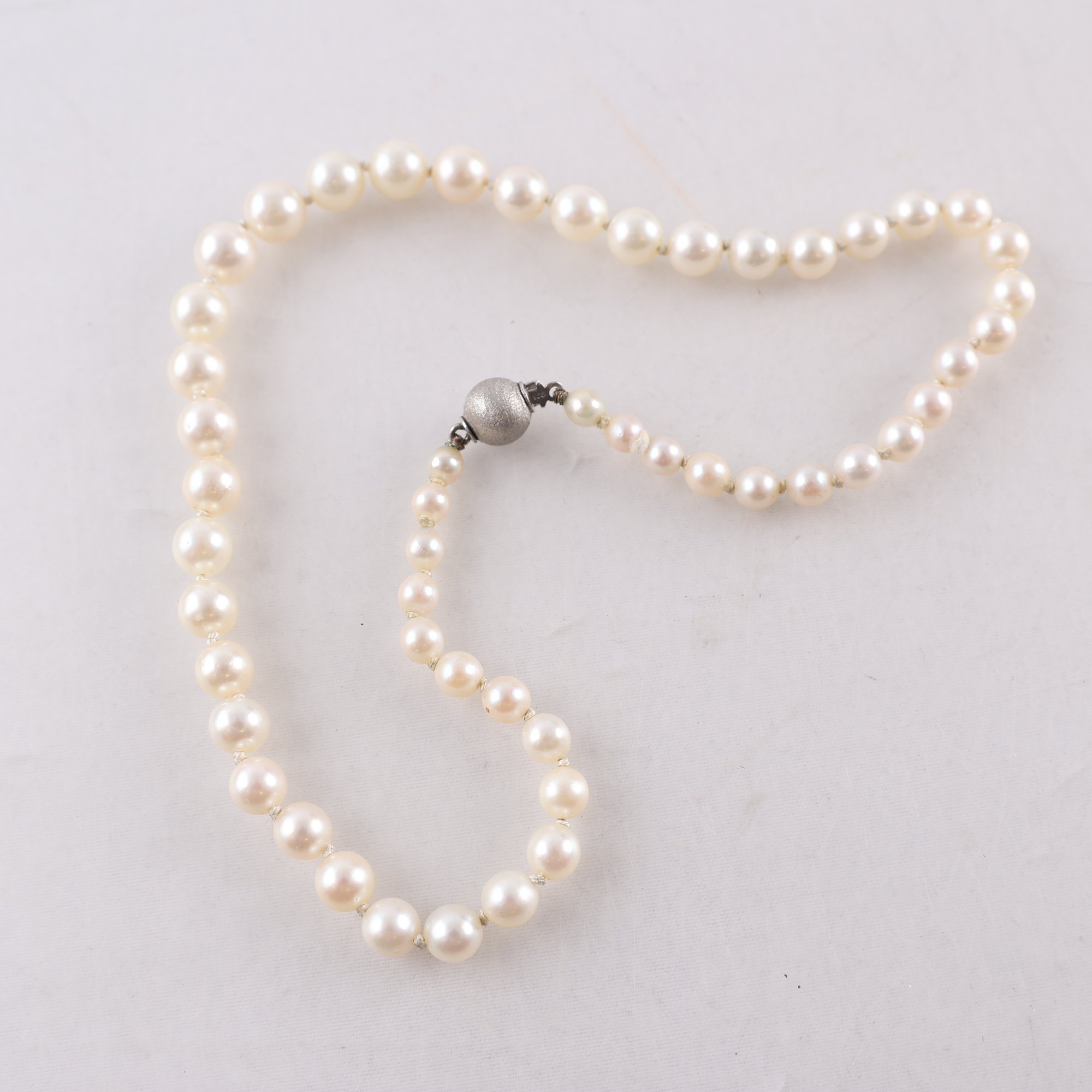 Halsband, collier, odlade pärlor, graderat