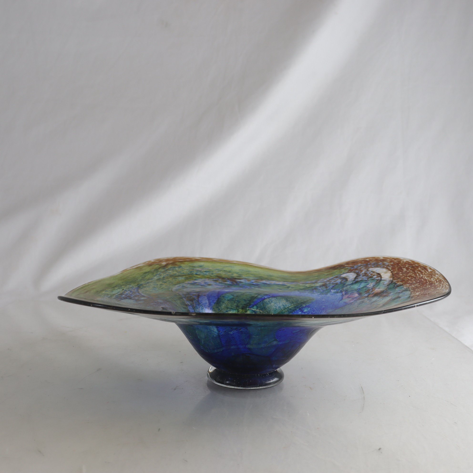 Skålfat, Milan Voruba, Gusum, sign. 1989. Endast avhämtning.