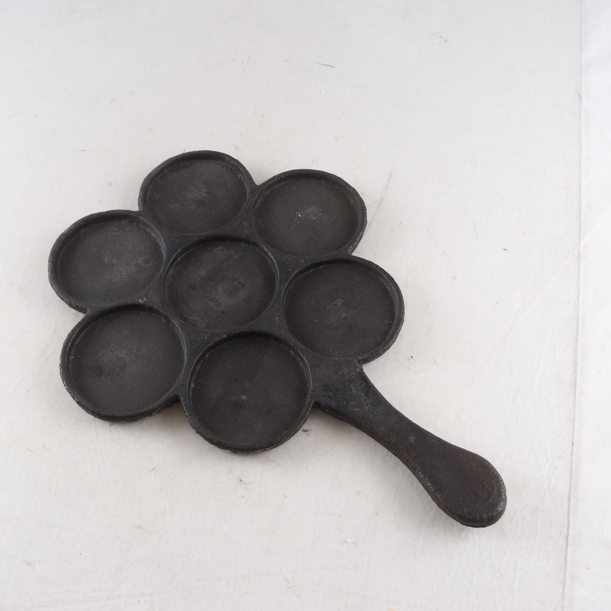 Plättlägg, gjutjärn, Önskebohyttan, 1800-tal. Samfraktas ej.