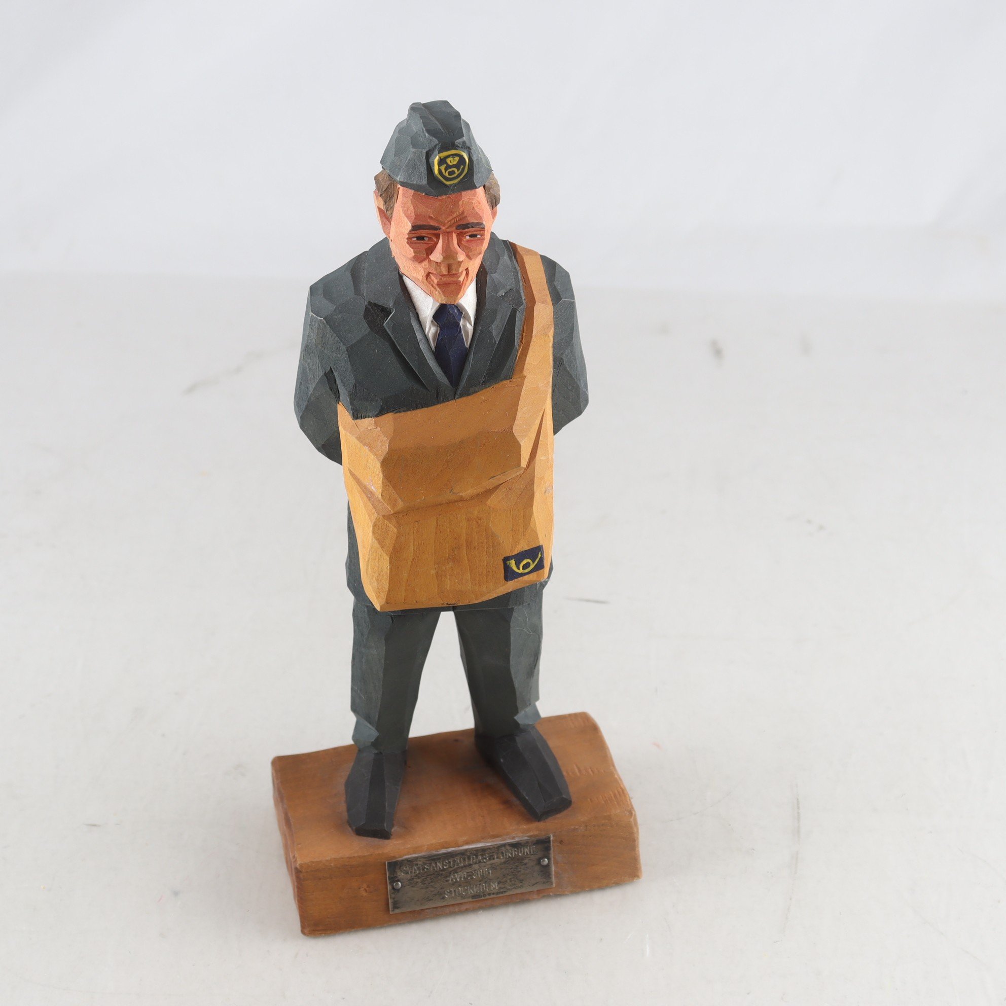 Träskulptur, brevbärare, Sven Gunnarsson, sign.