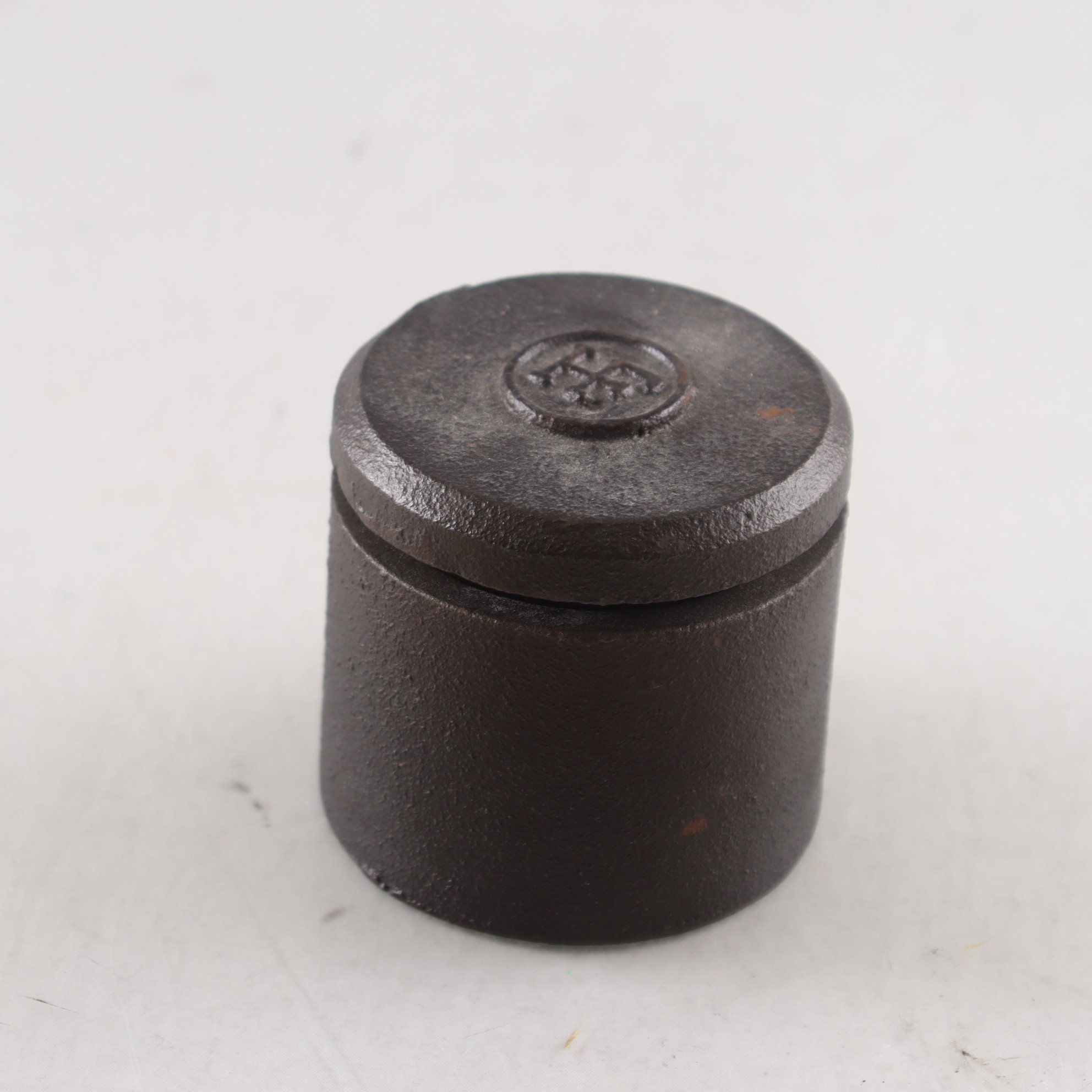 Kryddkvarn, gjutjärn, stämplad HF, Hällefors Bruk. Samfraktas ej.