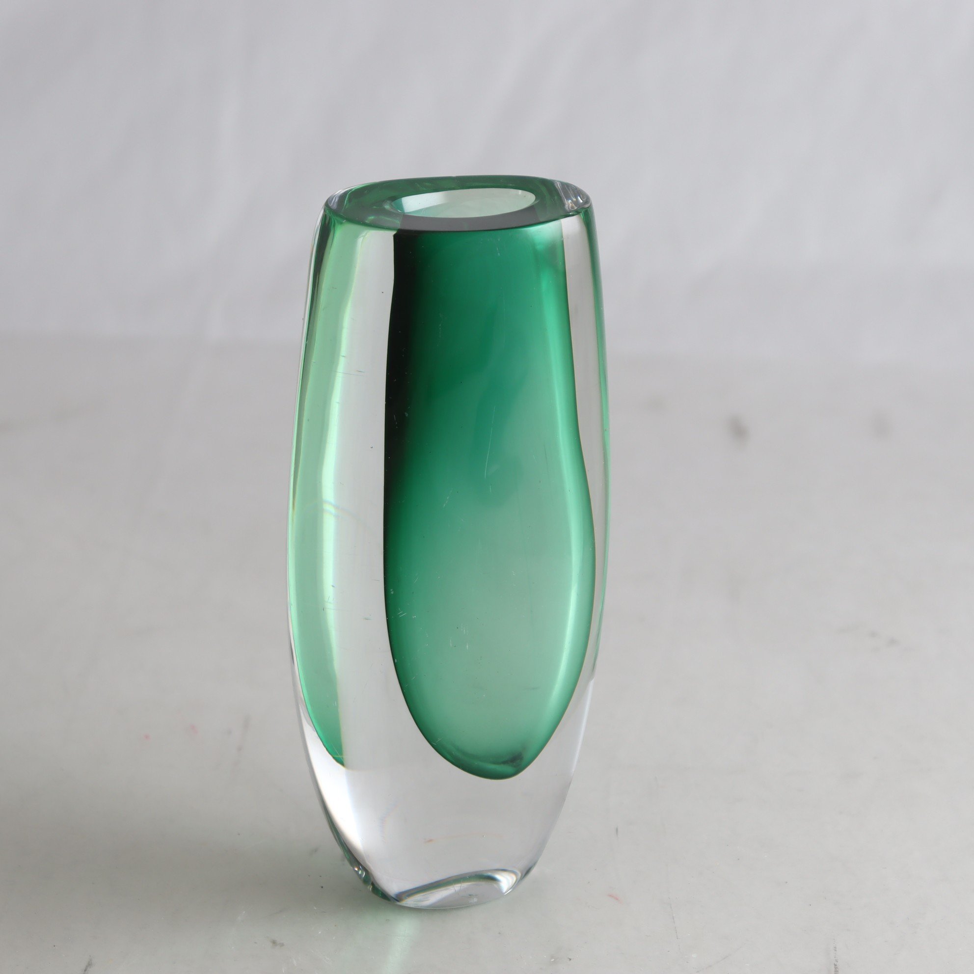 Vas, Vicke Lindstrand, Kosta, signerad