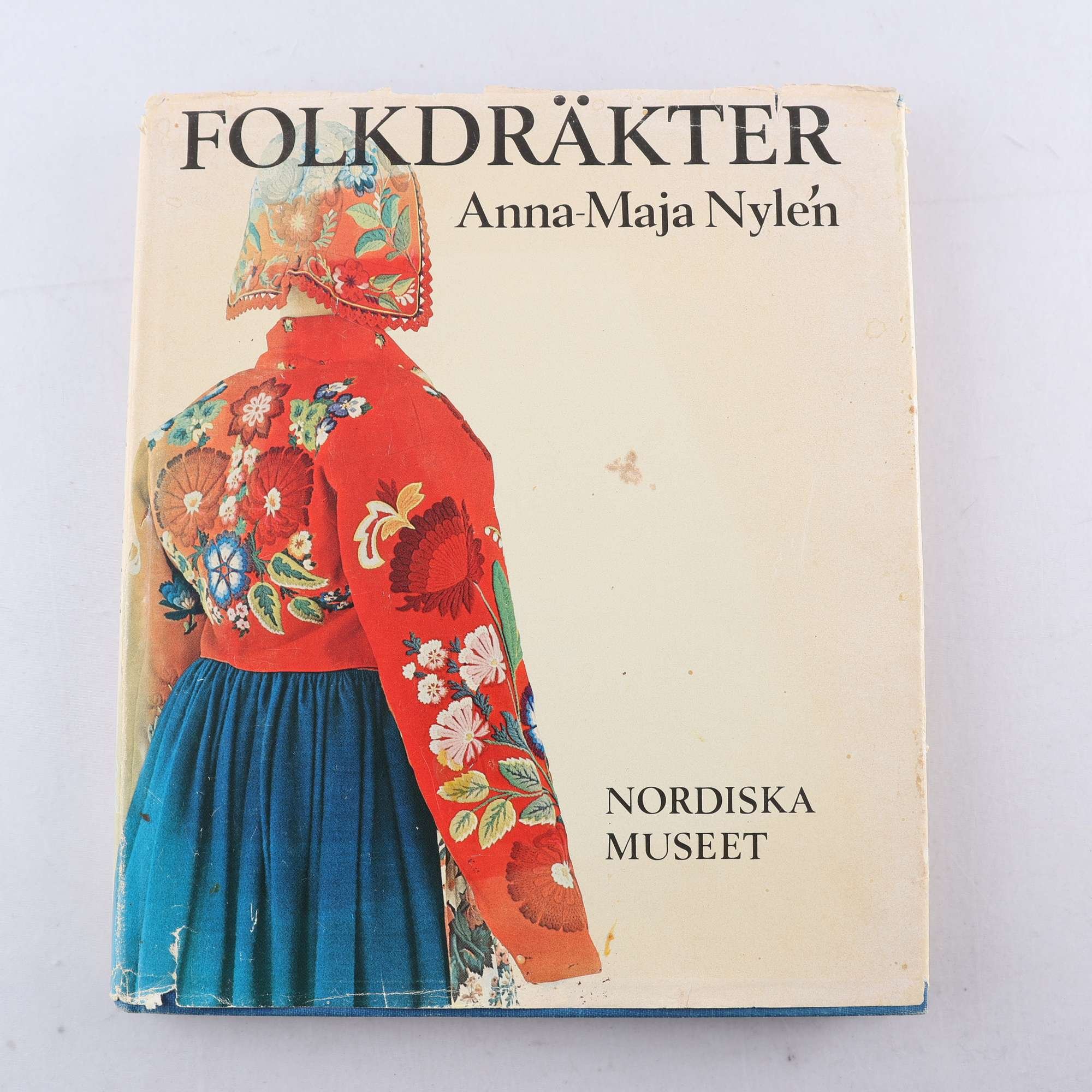 Folkdräkter ur Nordiska Museets samlingar, Anna-Maja Nylén