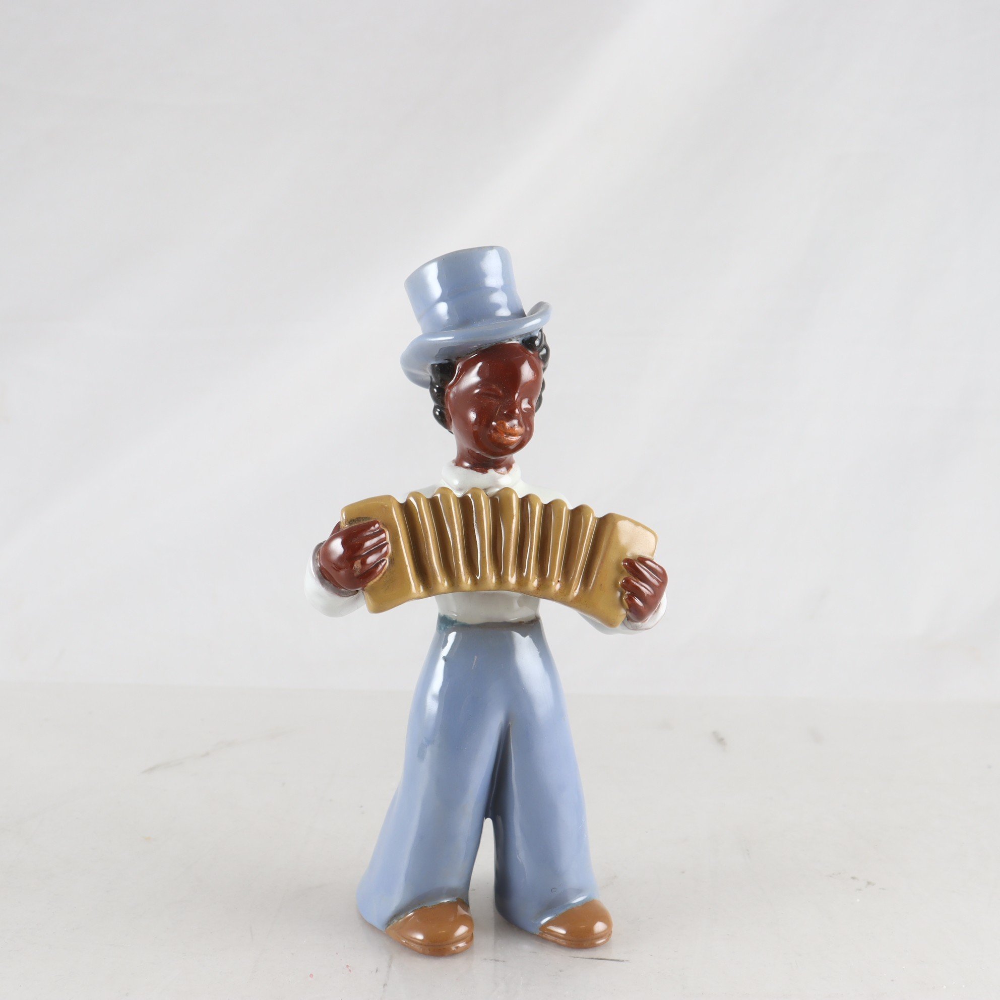 Figurin, keramik, T. Ramher, Ungern, sign