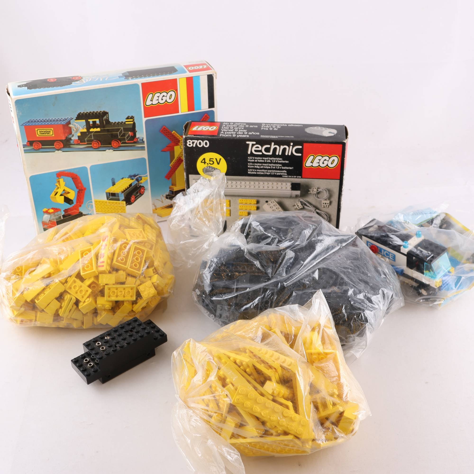 Lego, technic, färgsorterat. Samfraktas ej.