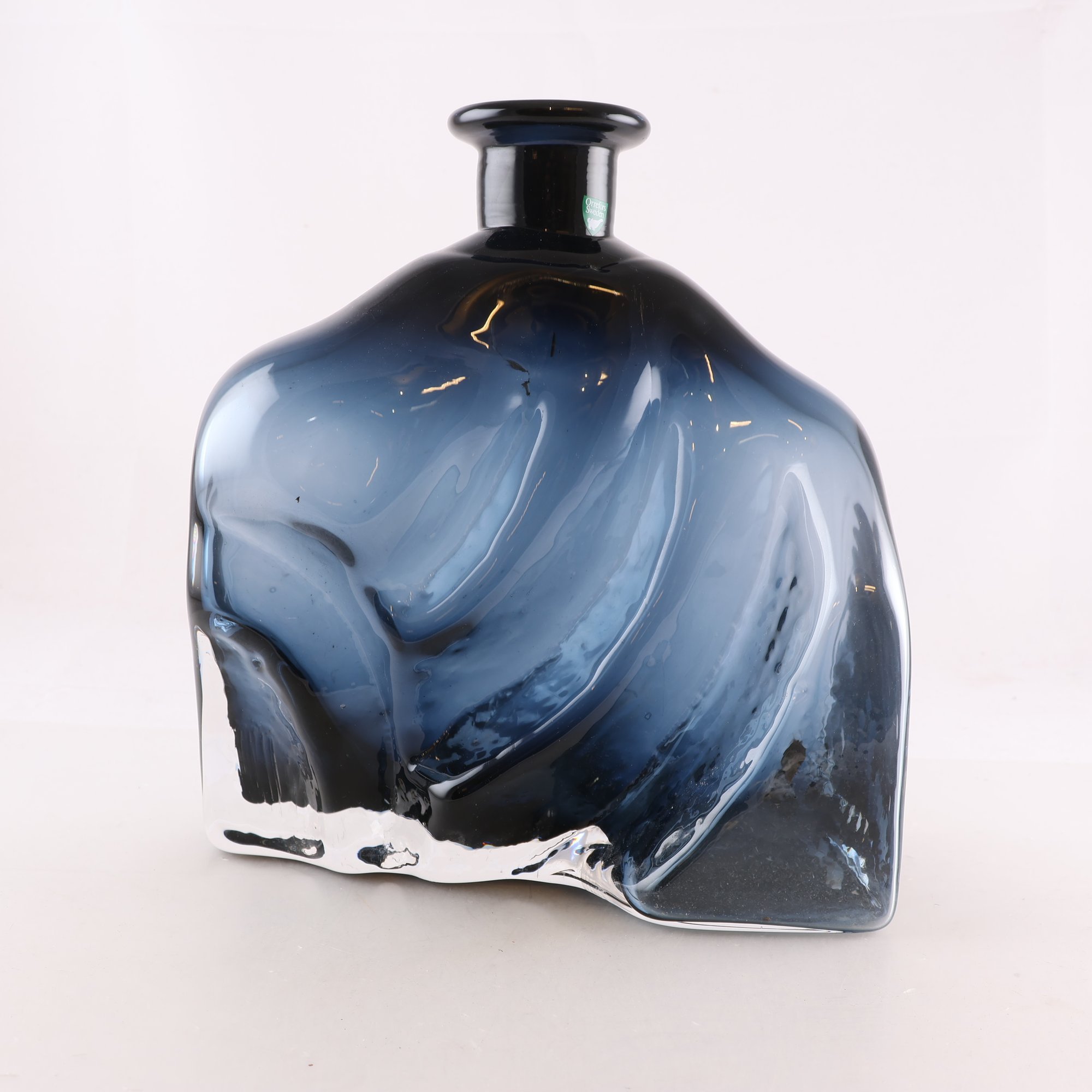 Flaska, Orrefors, Lars Hellsten. Samfraktas ej.