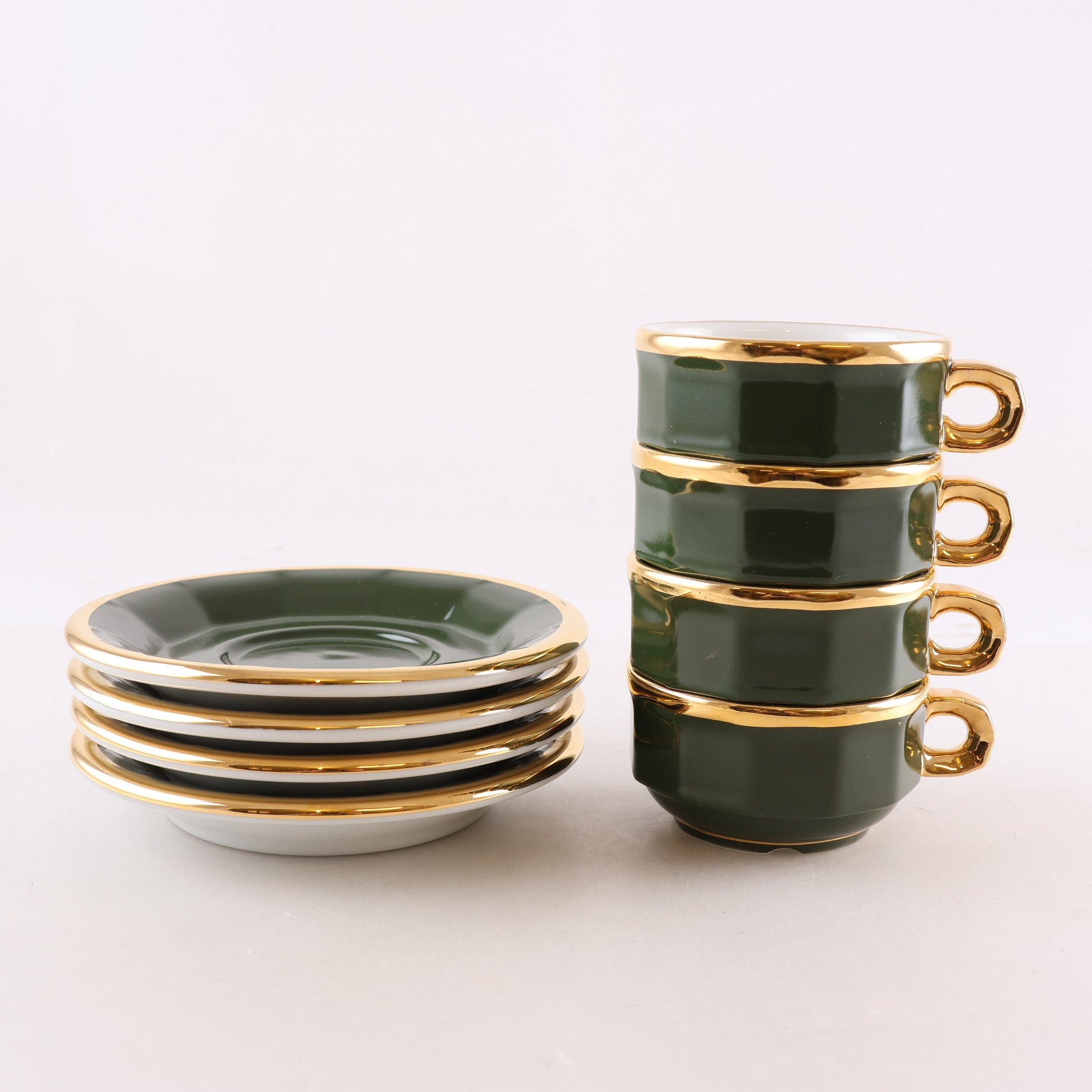 Koppar med fat, Pillivuyt, 4 st