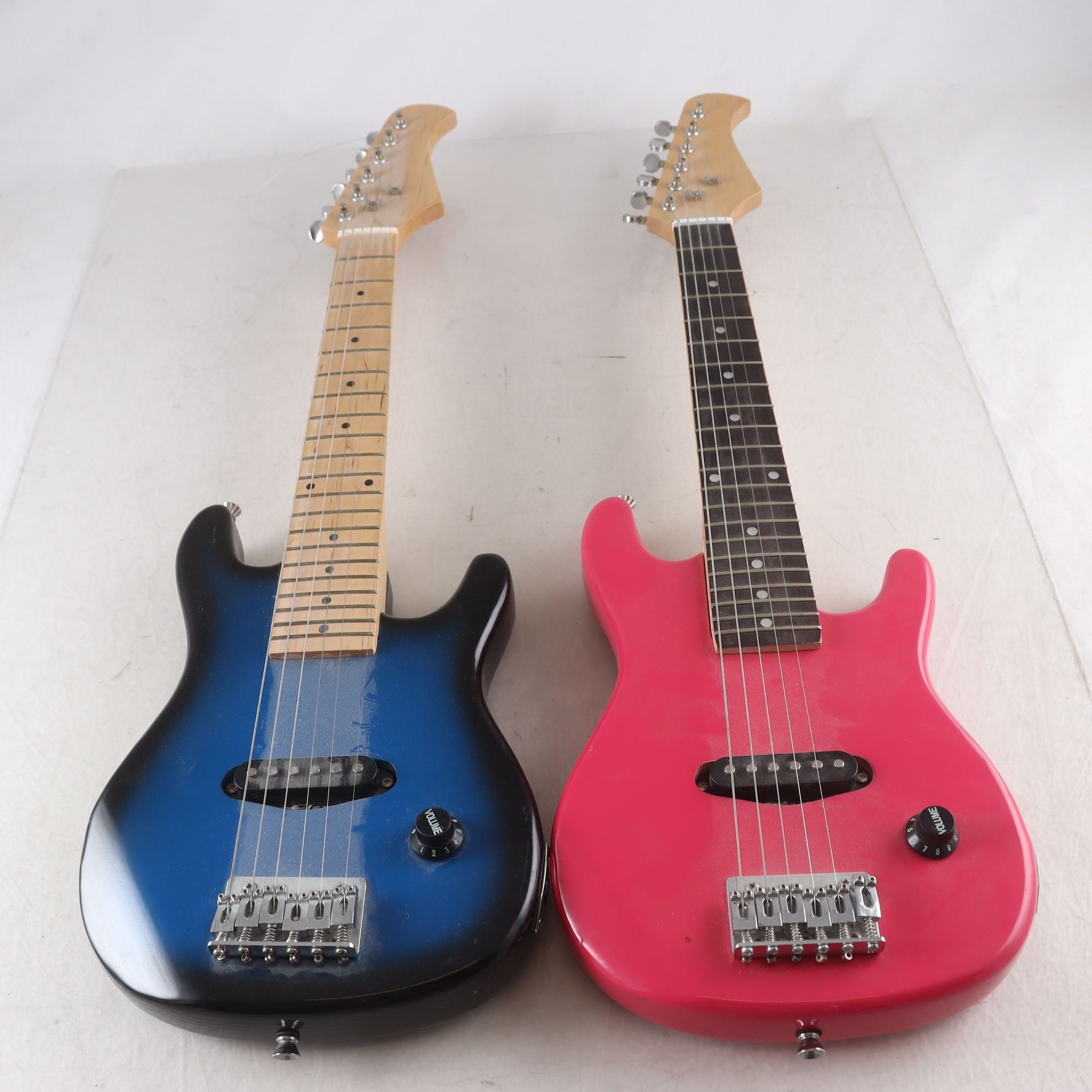 Elgitarrer, 2st små. Endast avhämtning.