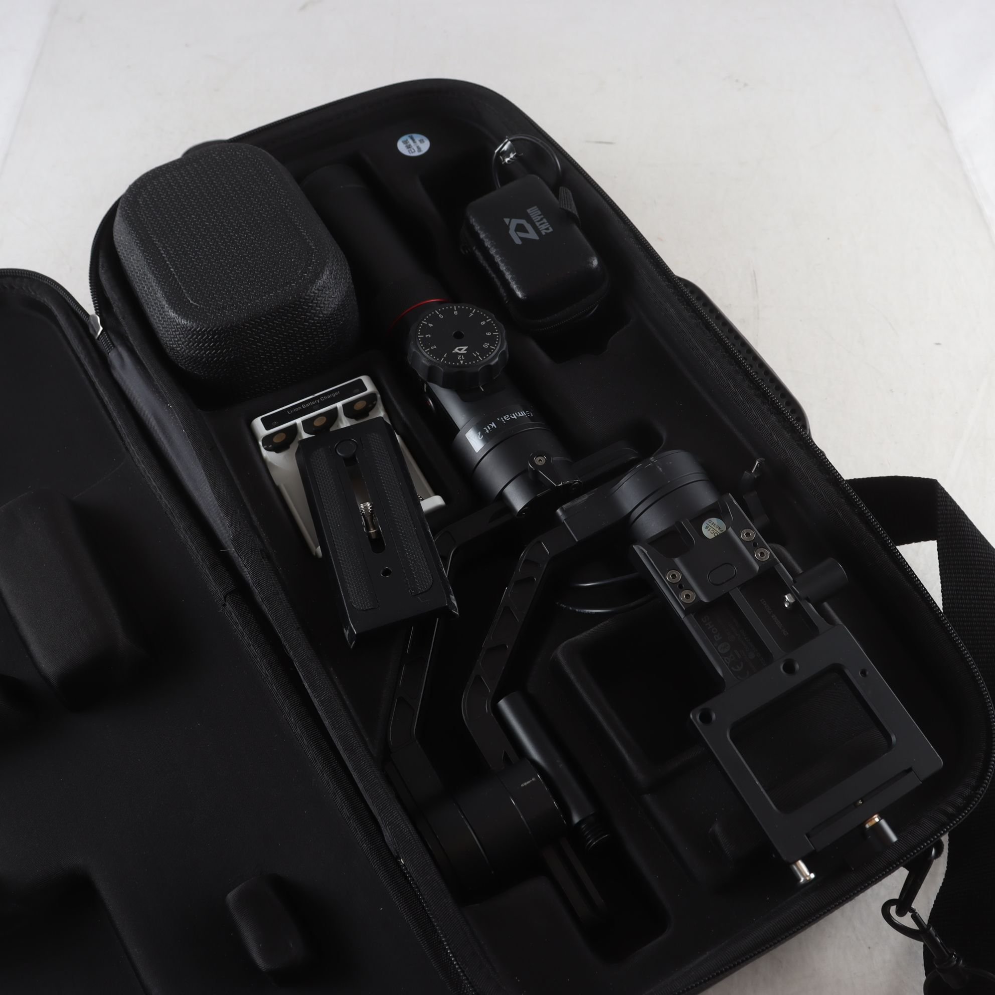 Zhiyin, Crane gimbal. Samfraktas ej.