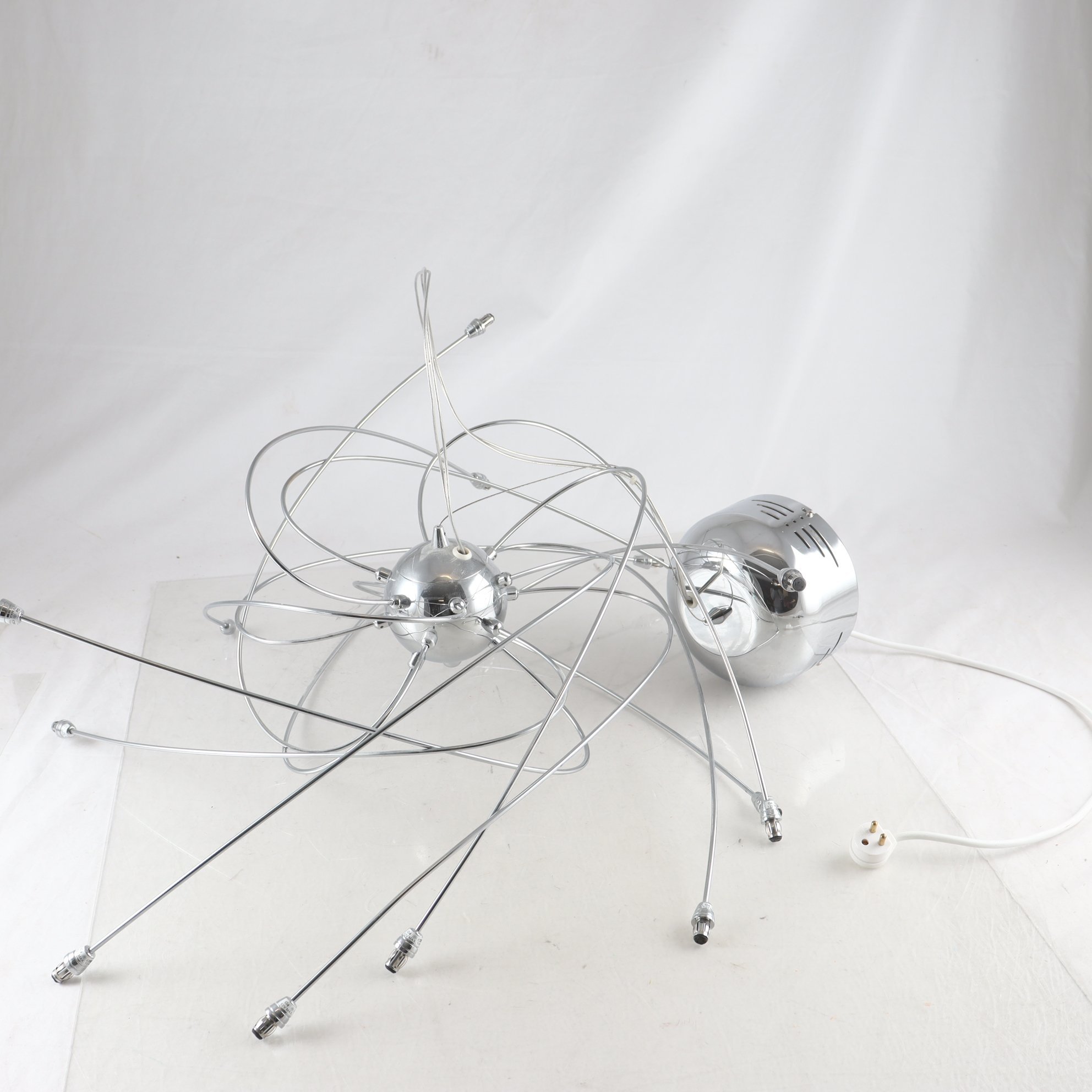 Taklampa. Endast avhämtning.