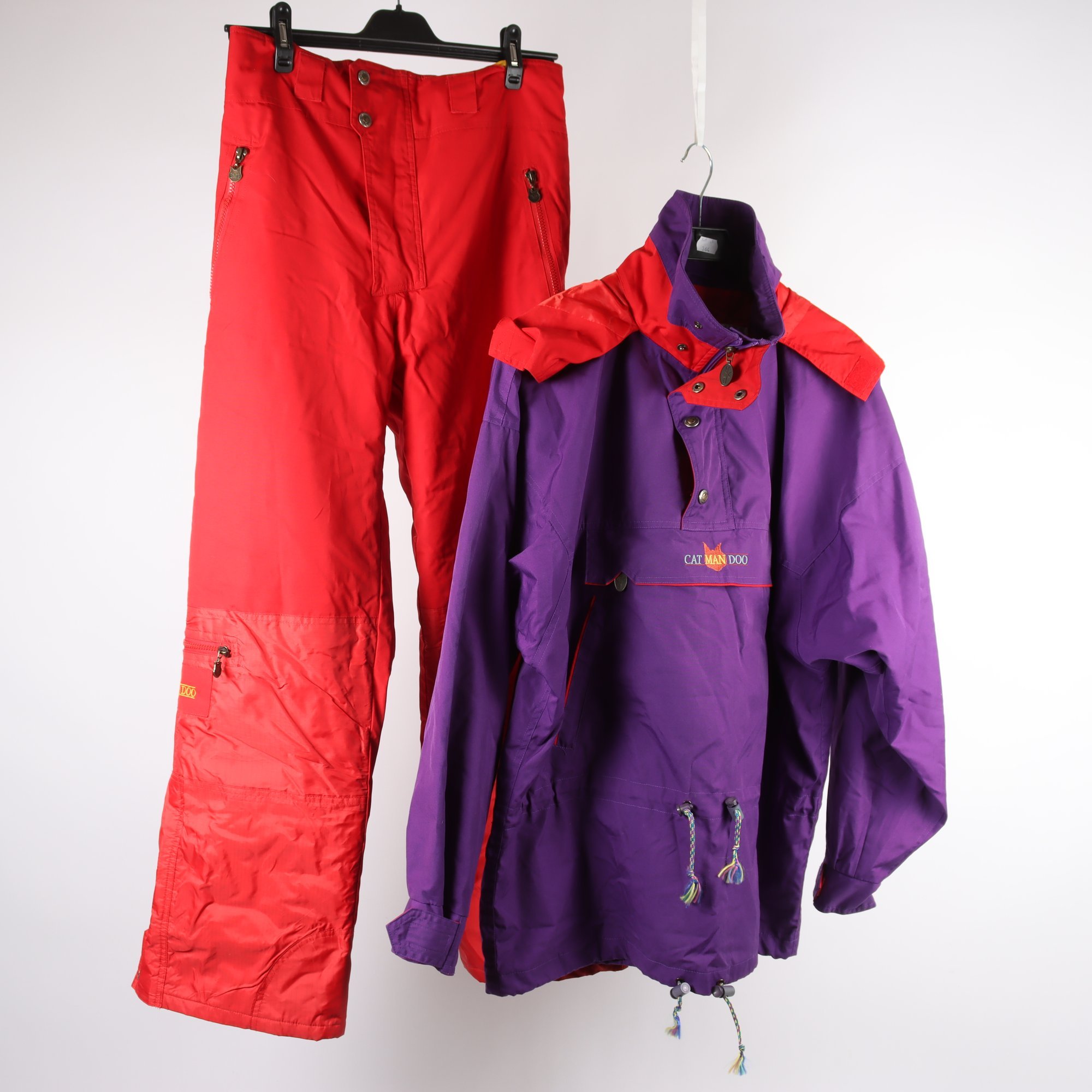 Anorak+byxor, Catmando, lila, röd, stl. M.