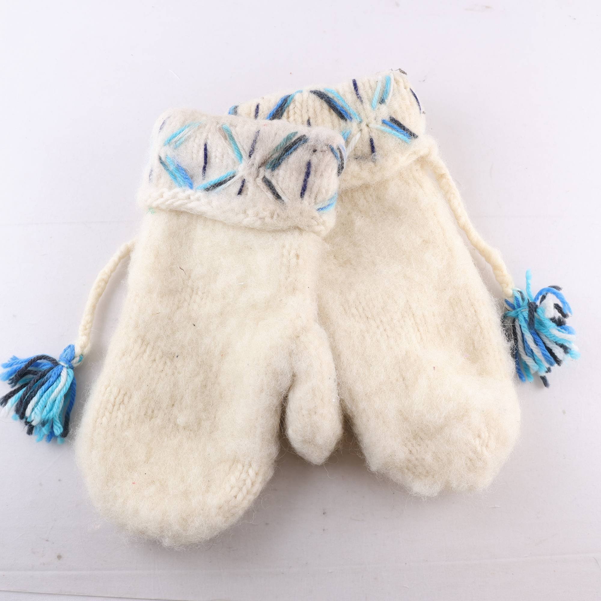 Lovikkavantar, okänd, vit, ull, stl. stor.