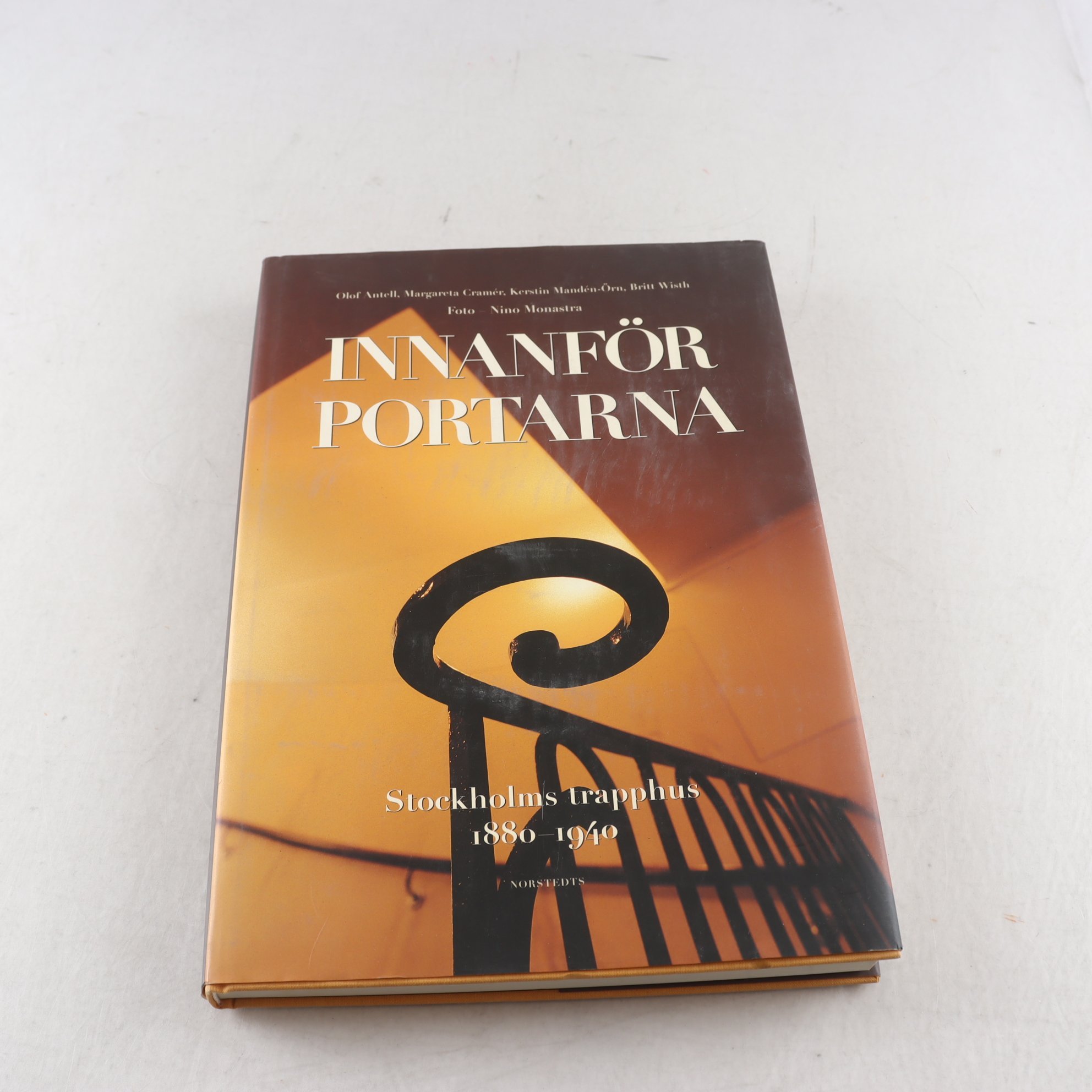 Innanför portarna: Stockholms trapphus 1880-1940