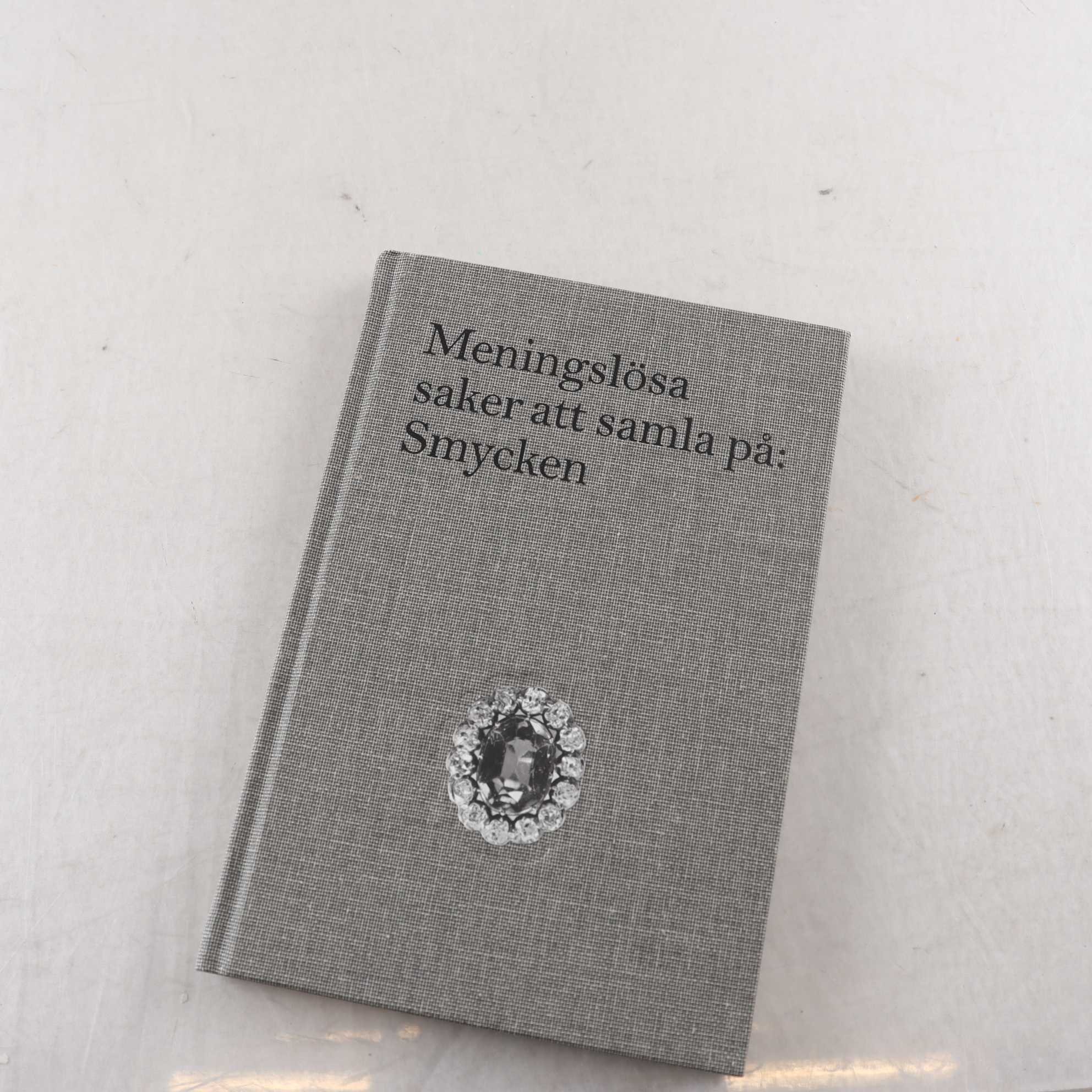 Meningslösa saker att samla på, Vol. 4: Smycken