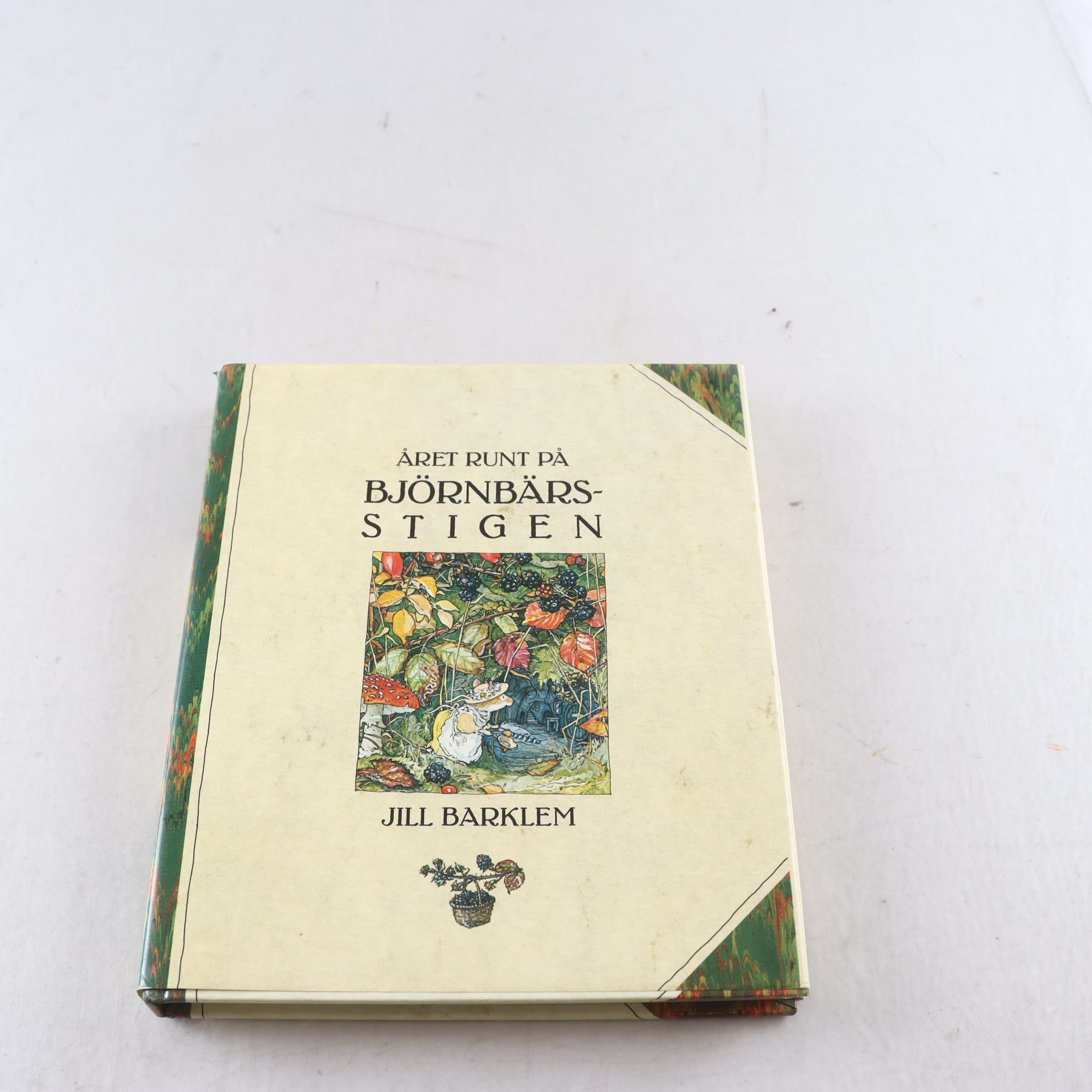 Jill Barklem, Året runt på Björnbärsstigen