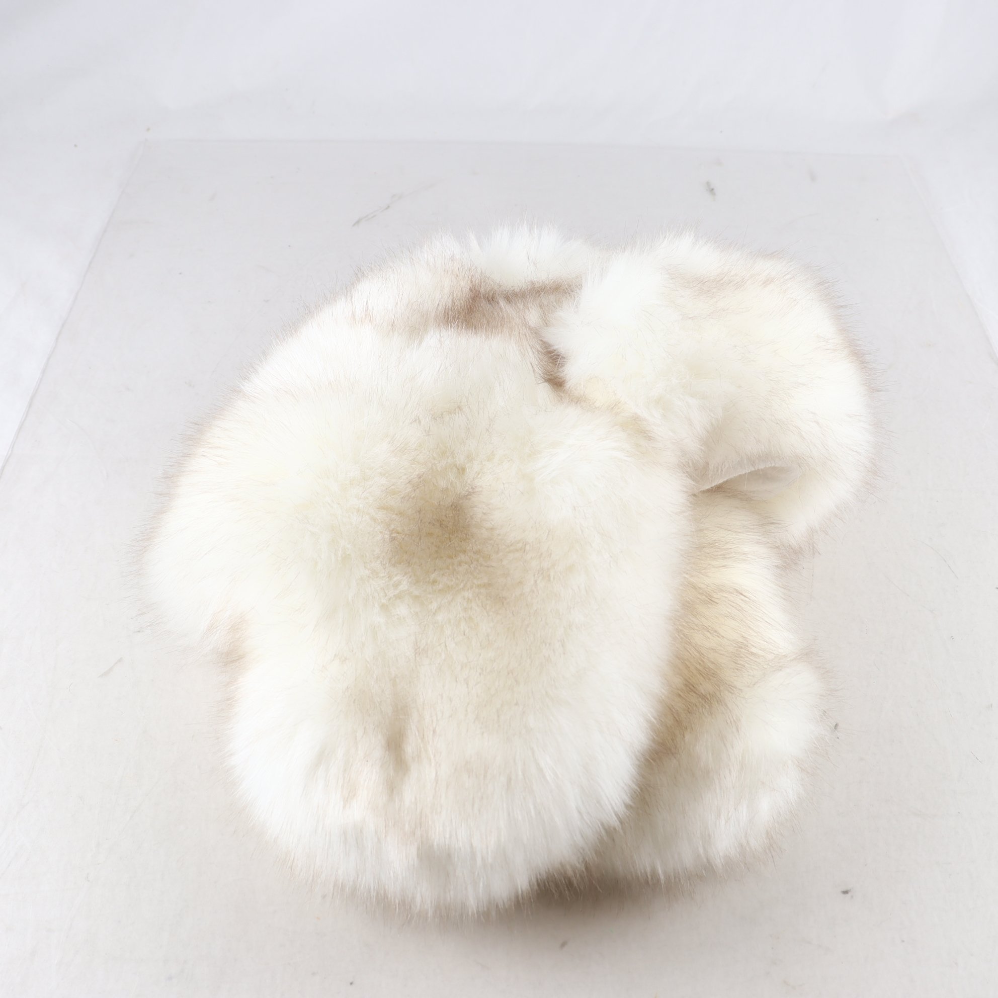 Pälsmössa, Seger, vit, fuskpäls