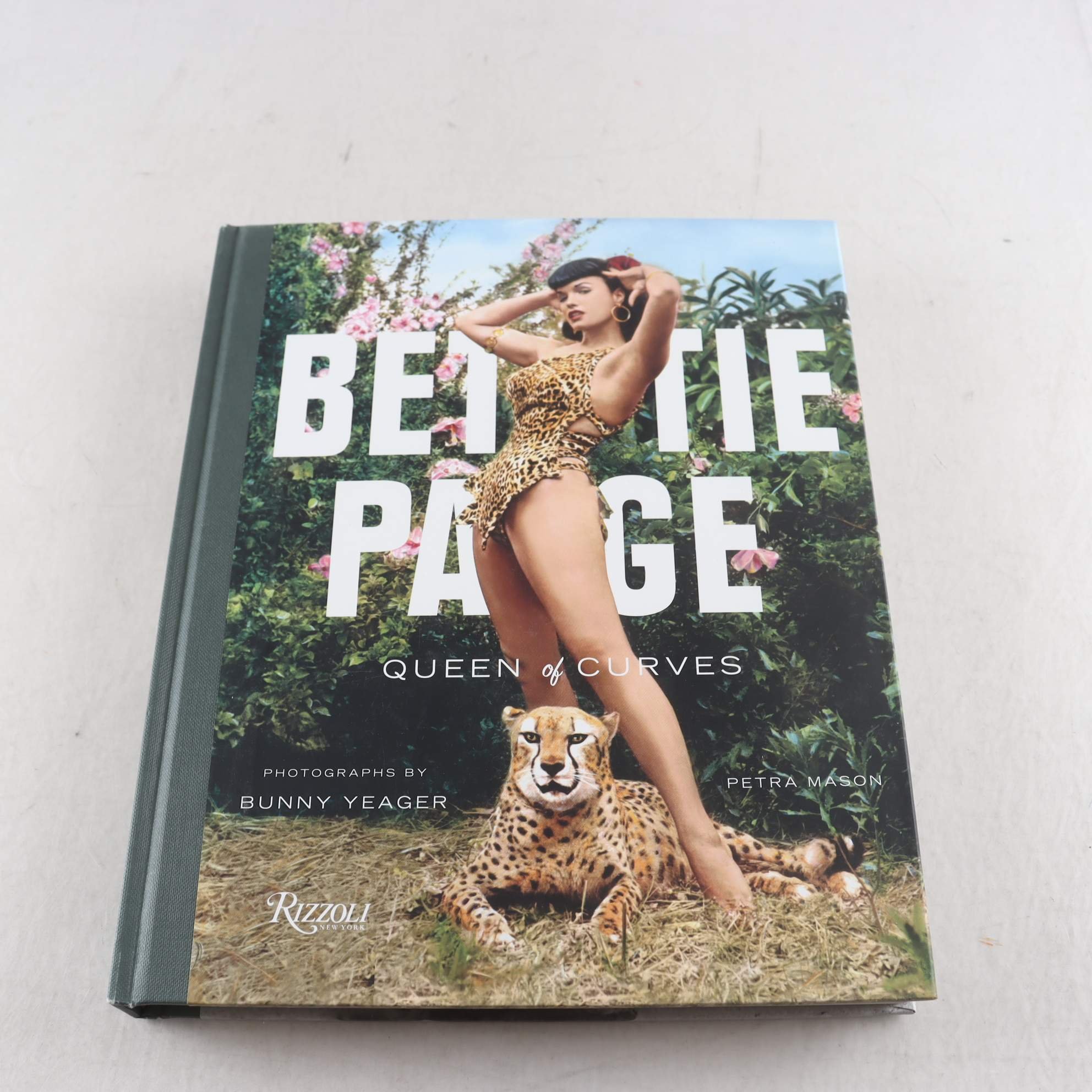 Bettie Page: Queen of Curves