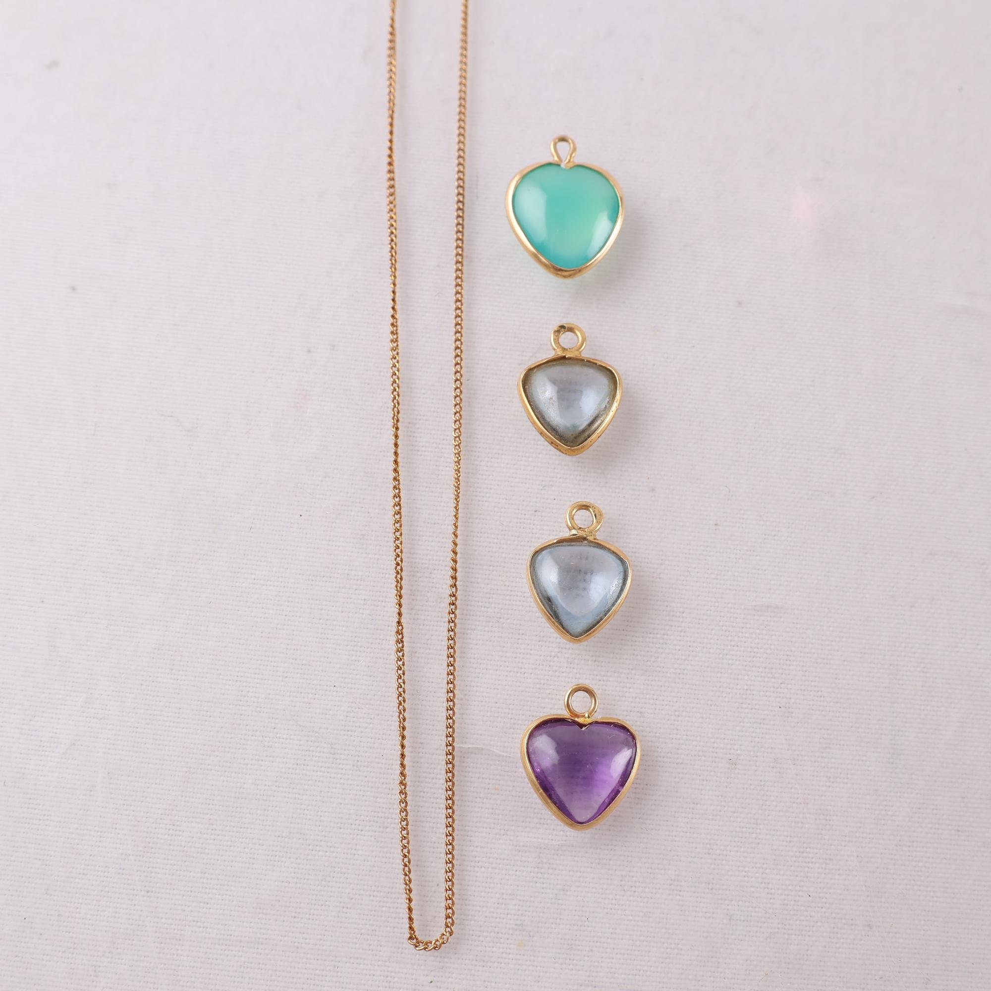 Halsband, guld 18k, färgade stenar, hjärtan, brv: 3.4g