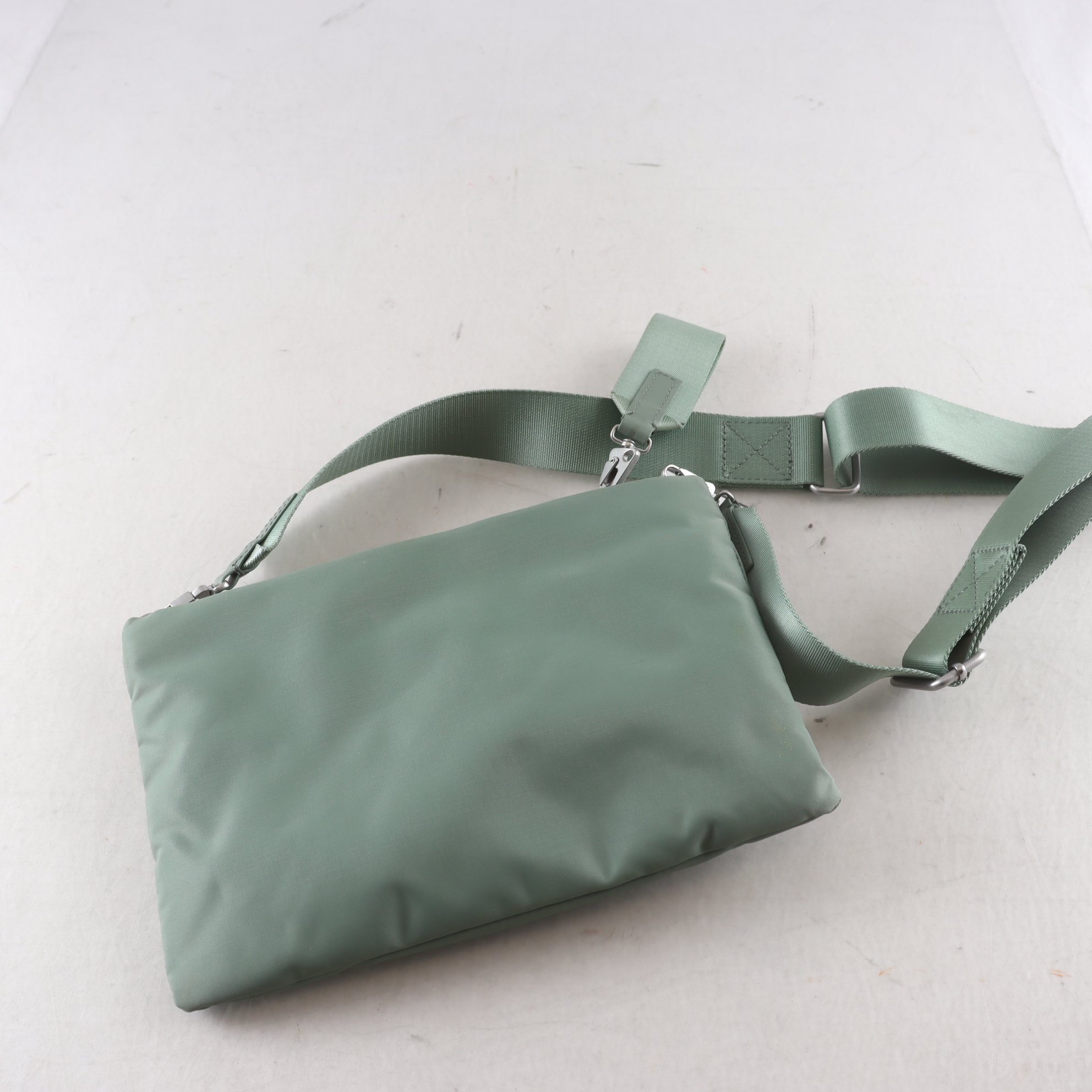 Axelremsväska, Arket, grön