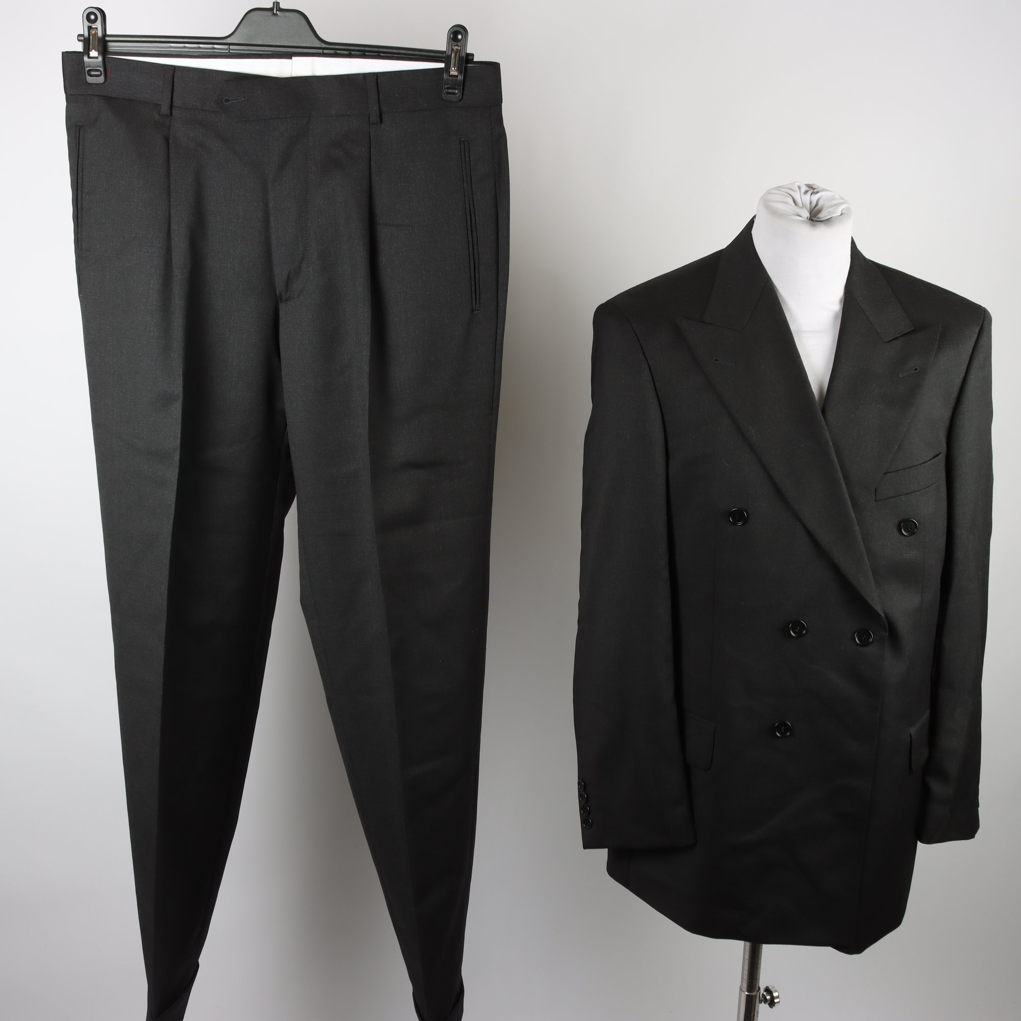 Kostym, Hugo Boss, svart, ull, stl. 48.