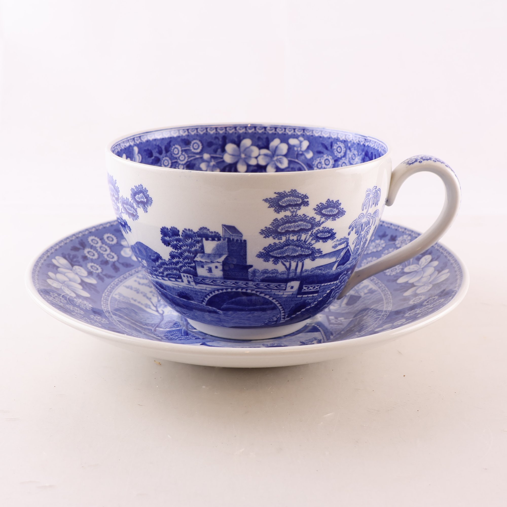 Jumbokopp med fat, Blue Italian, Spode, England. Samfraktas ej.