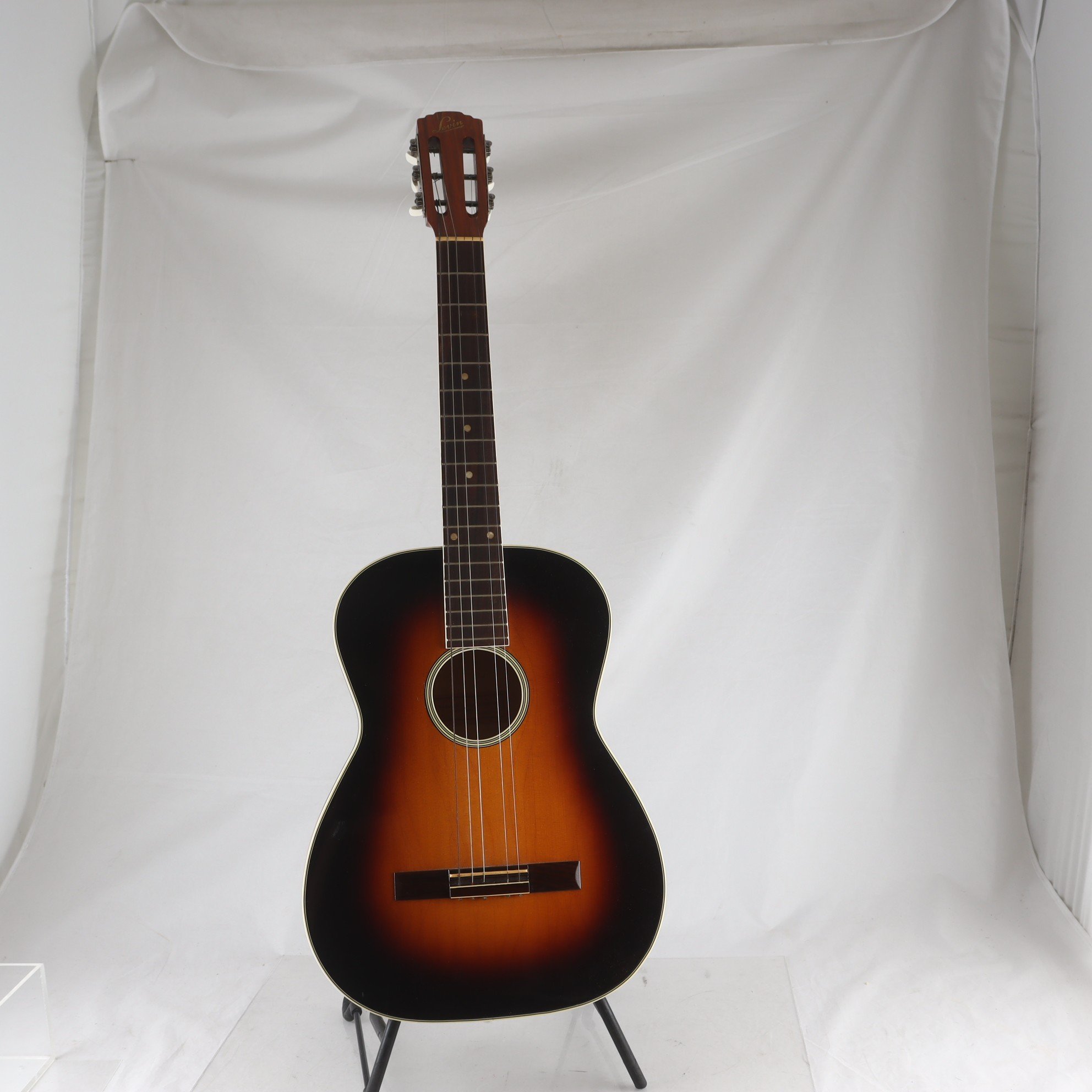 Gitarr, Levin-göteborg. Trasig. Endast avhämtning.